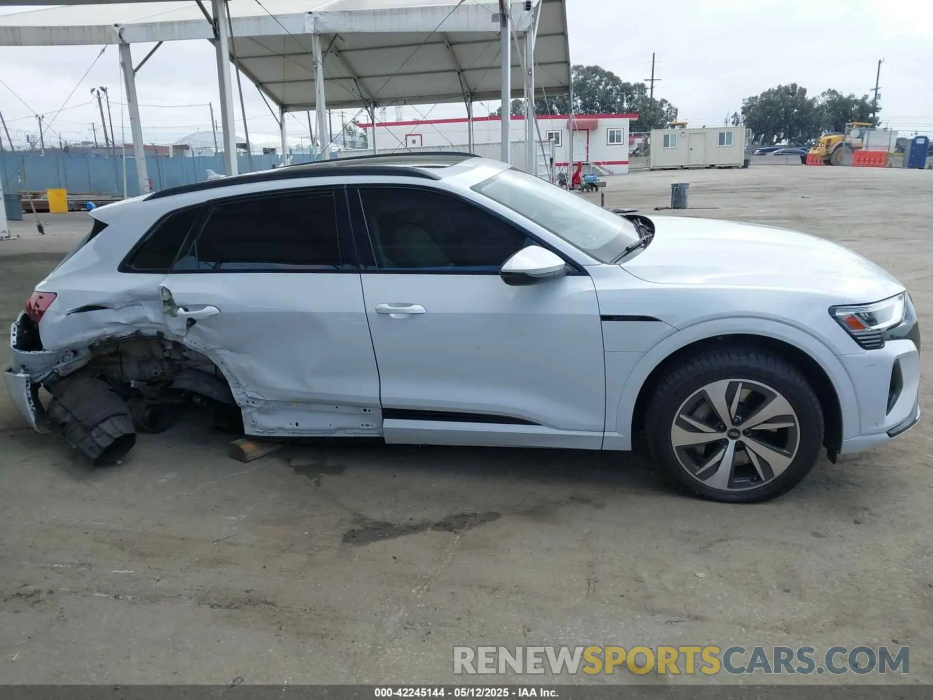 14 Фотография поврежденного автомобиля WA14AAGE5RB012744 AUDI Q8 E-TRON 2024