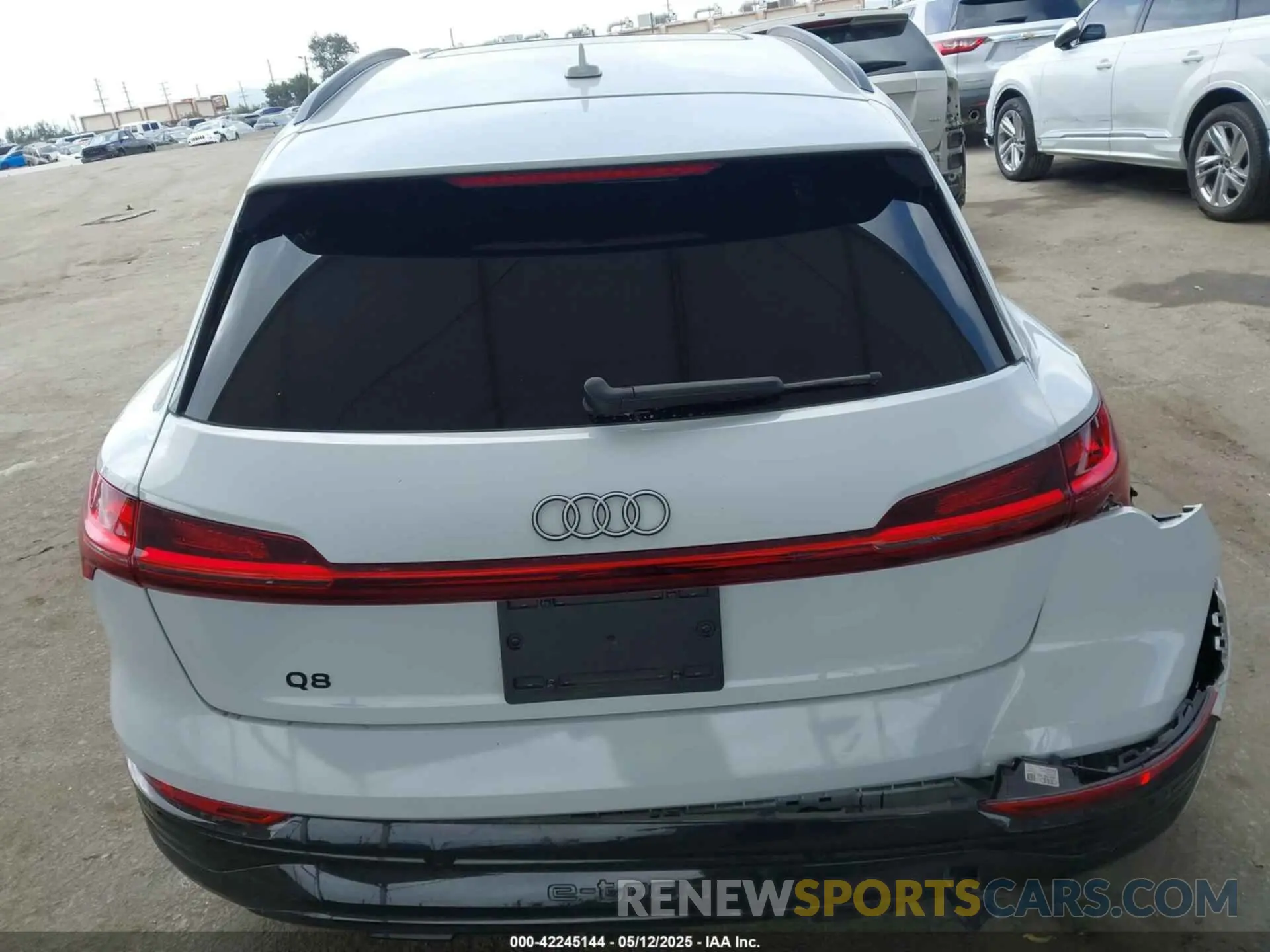 17 Фотография поврежденного автомобиля WA14AAGE5RB012744 AUDI Q8 E-TRON 2024
