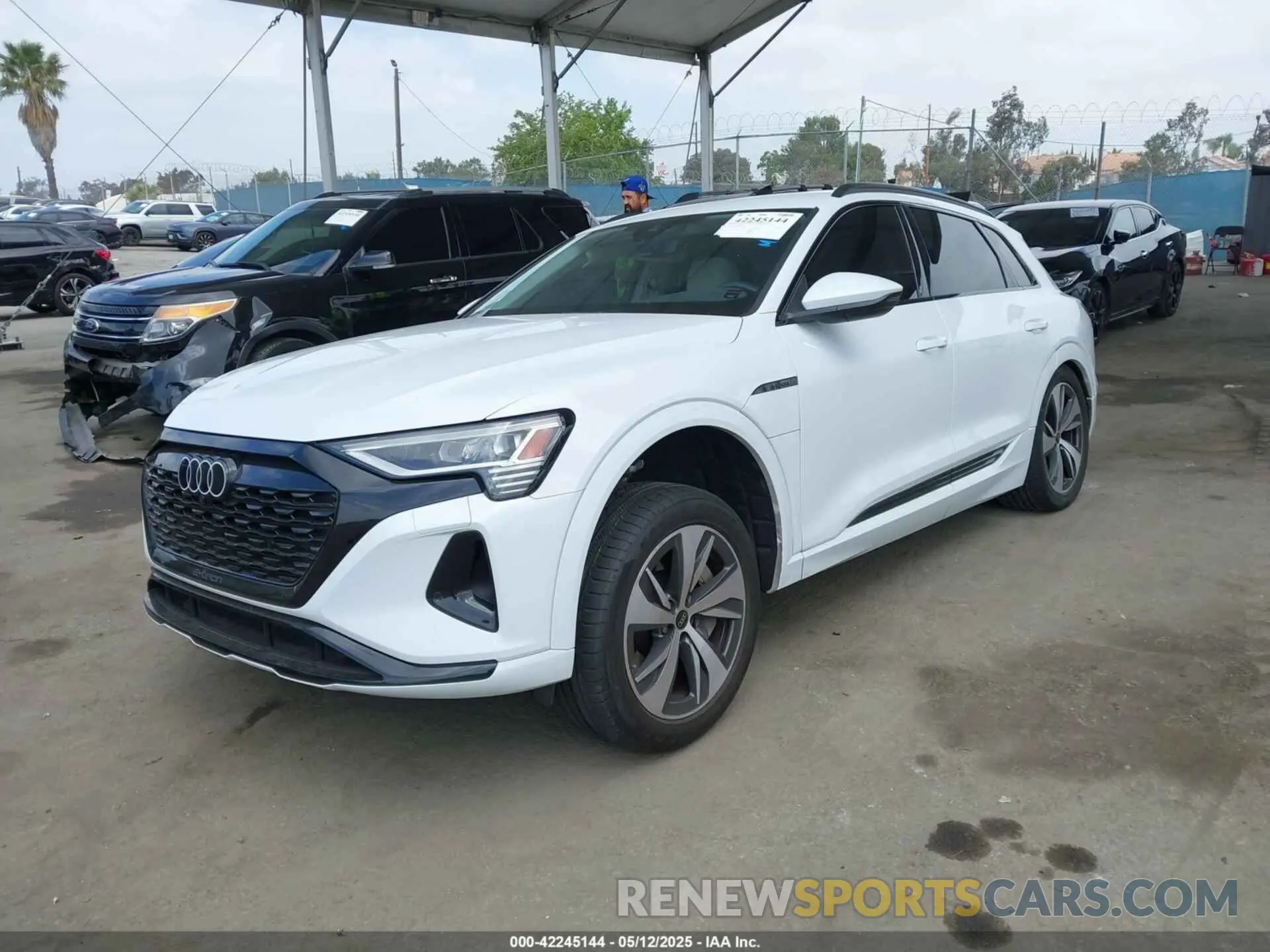 2 Фотография поврежденного автомобиля WA14AAGE5RB012744 AUDI Q8 E-TRON 2024