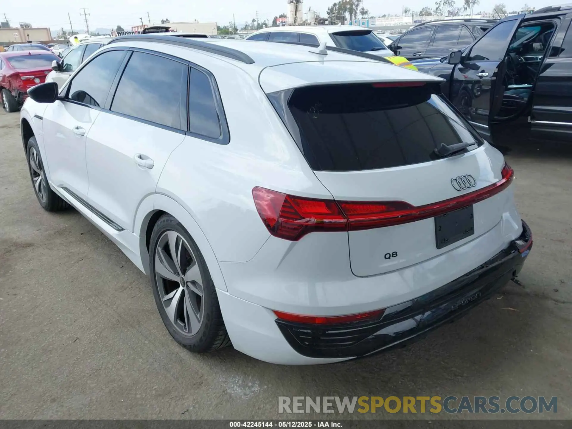 3 Фотография поврежденного автомобиля WA14AAGE5RB012744 AUDI Q8 E-TRON 2024