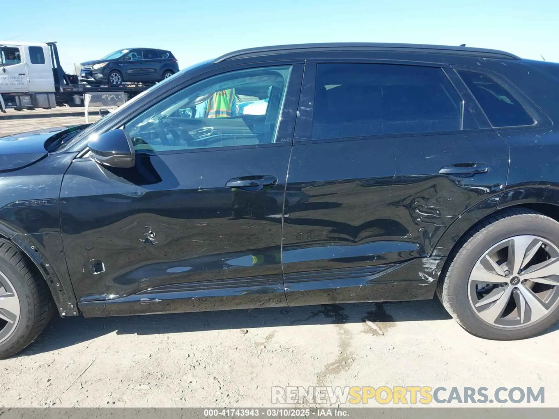15 Photograph of a damaged car WA14AAGE5RB046859 AUDI Q8 E-TRON 2024