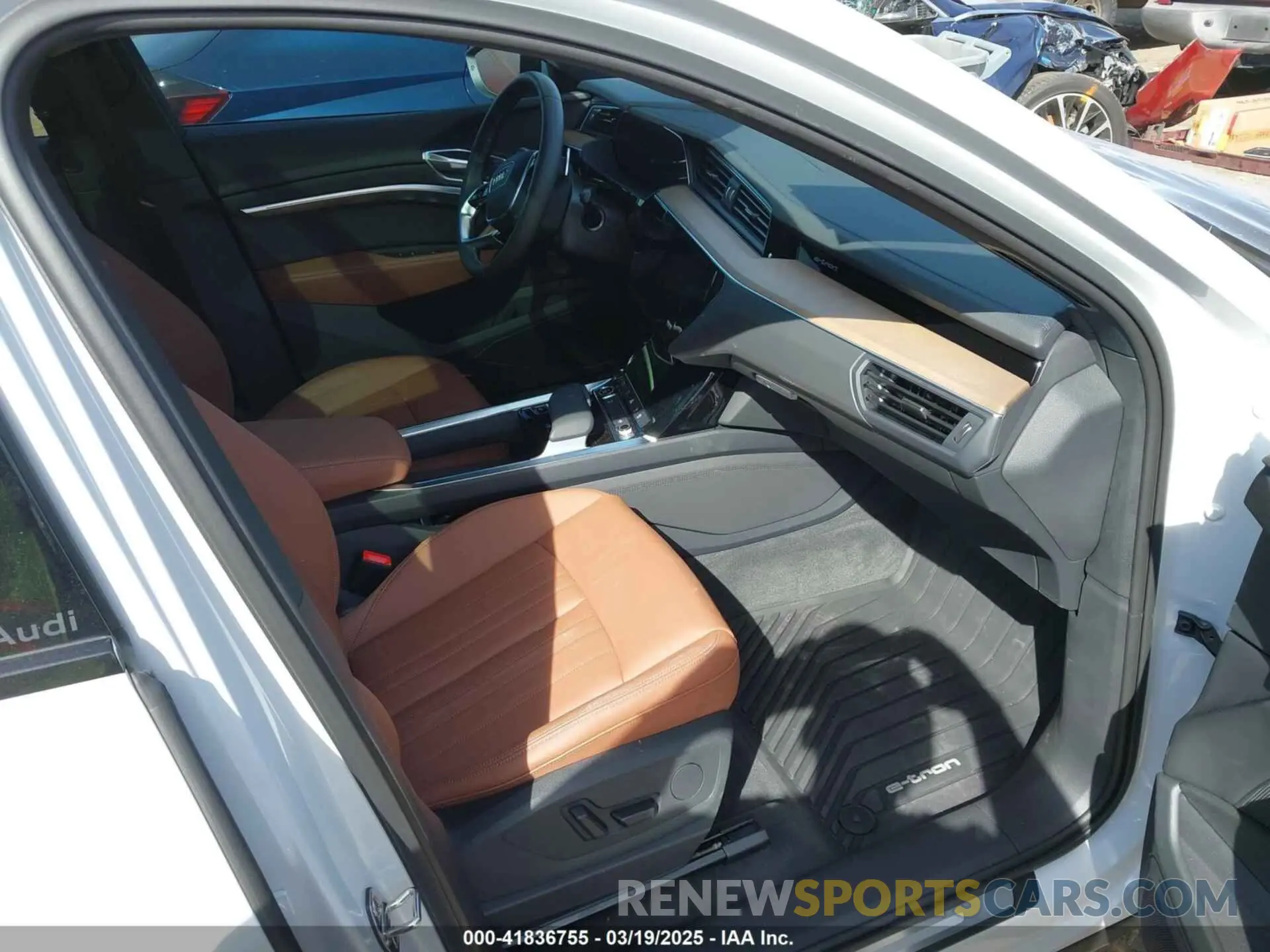 5 Photograph of a damaged car WA14AAGE6RB058129 AUDI Q8 E-TRON 2024