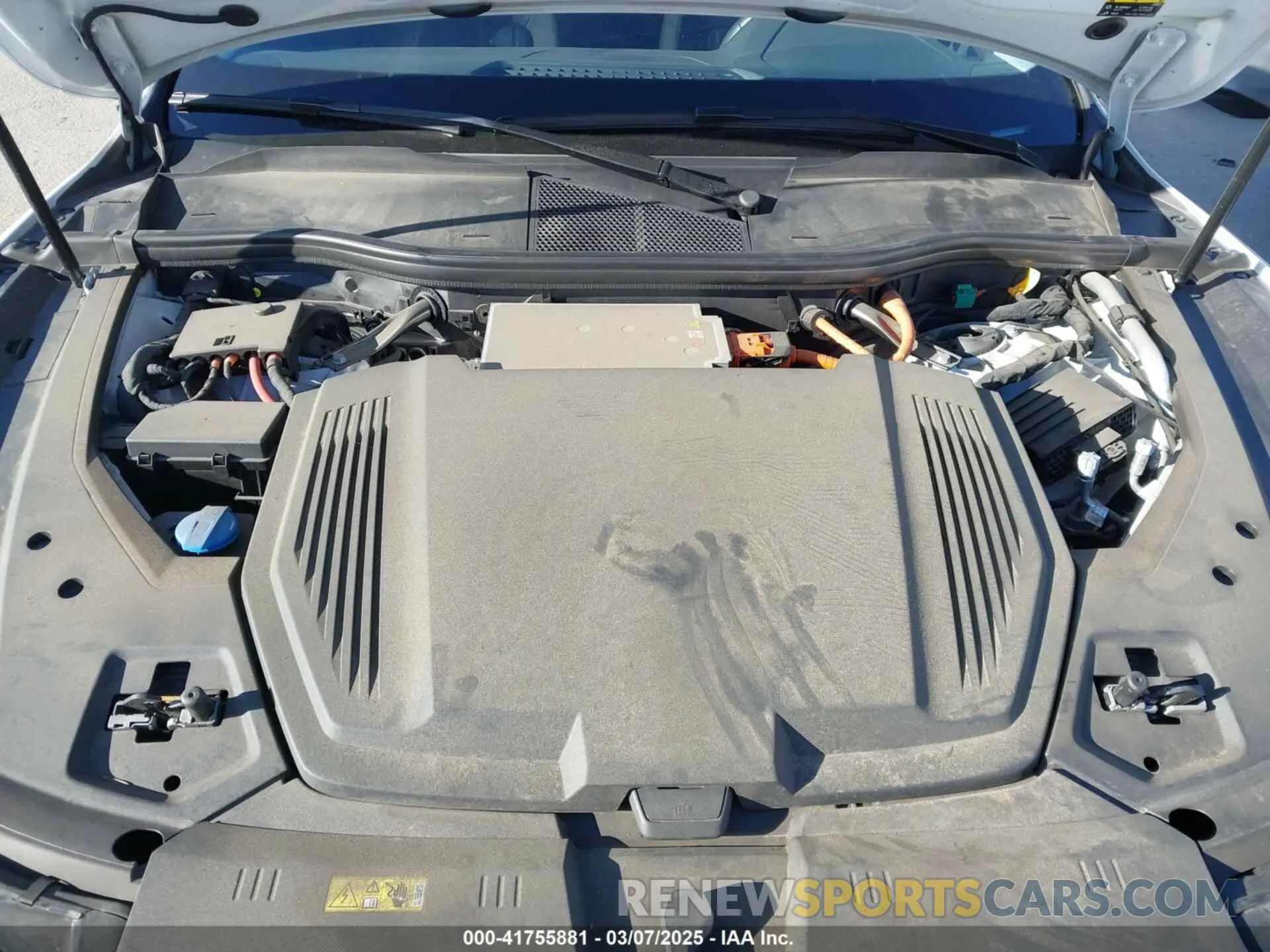 10 Photograph of a damaged car WA14AAGE7RB020683 AUDI Q8 E-TRON 2024