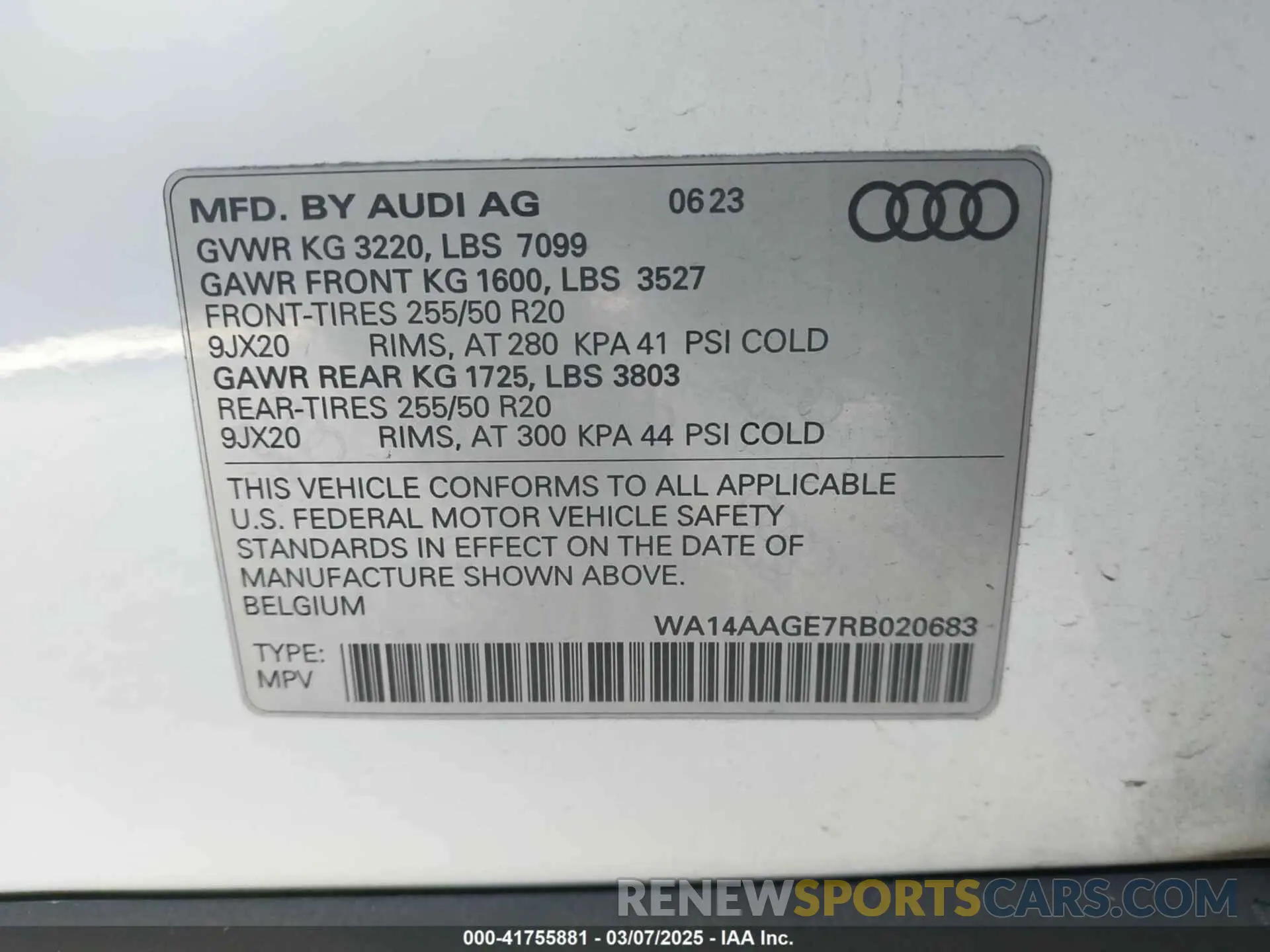 9 Photograph of a damaged car WA14AAGE7RB020683 AUDI Q8 E-TRON 2024