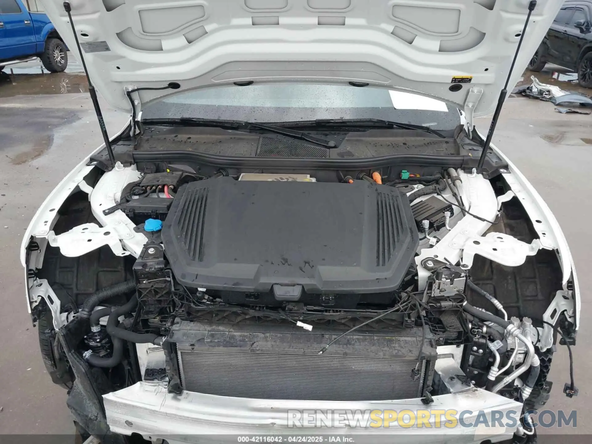 10 Photograph of a damaged car WA15AAGE0RB026474 AUDI Q8 E-TRON 2024