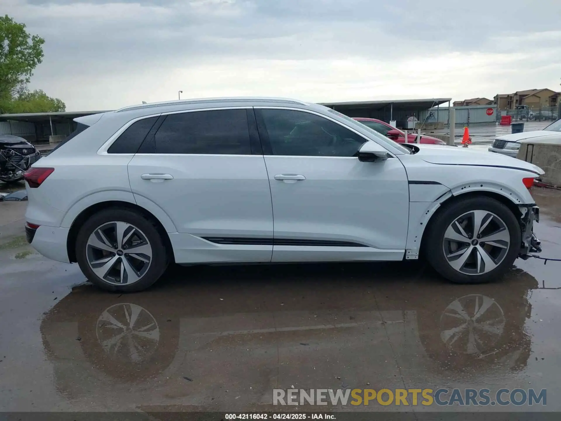 14 Photograph of a damaged car WA15AAGE0RB026474 AUDI Q8 E-TRON 2024