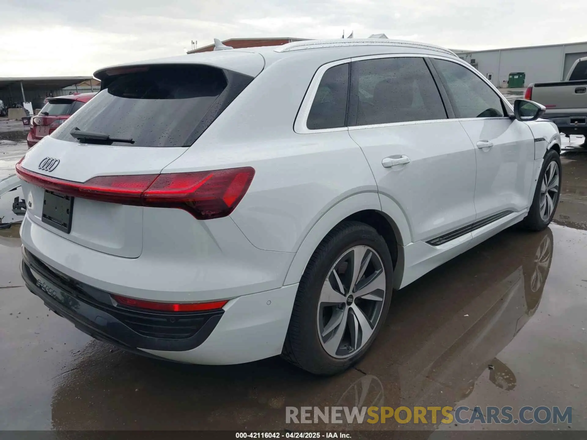 4 Photograph of a damaged car WA15AAGE0RB026474 AUDI Q8 E-TRON 2024