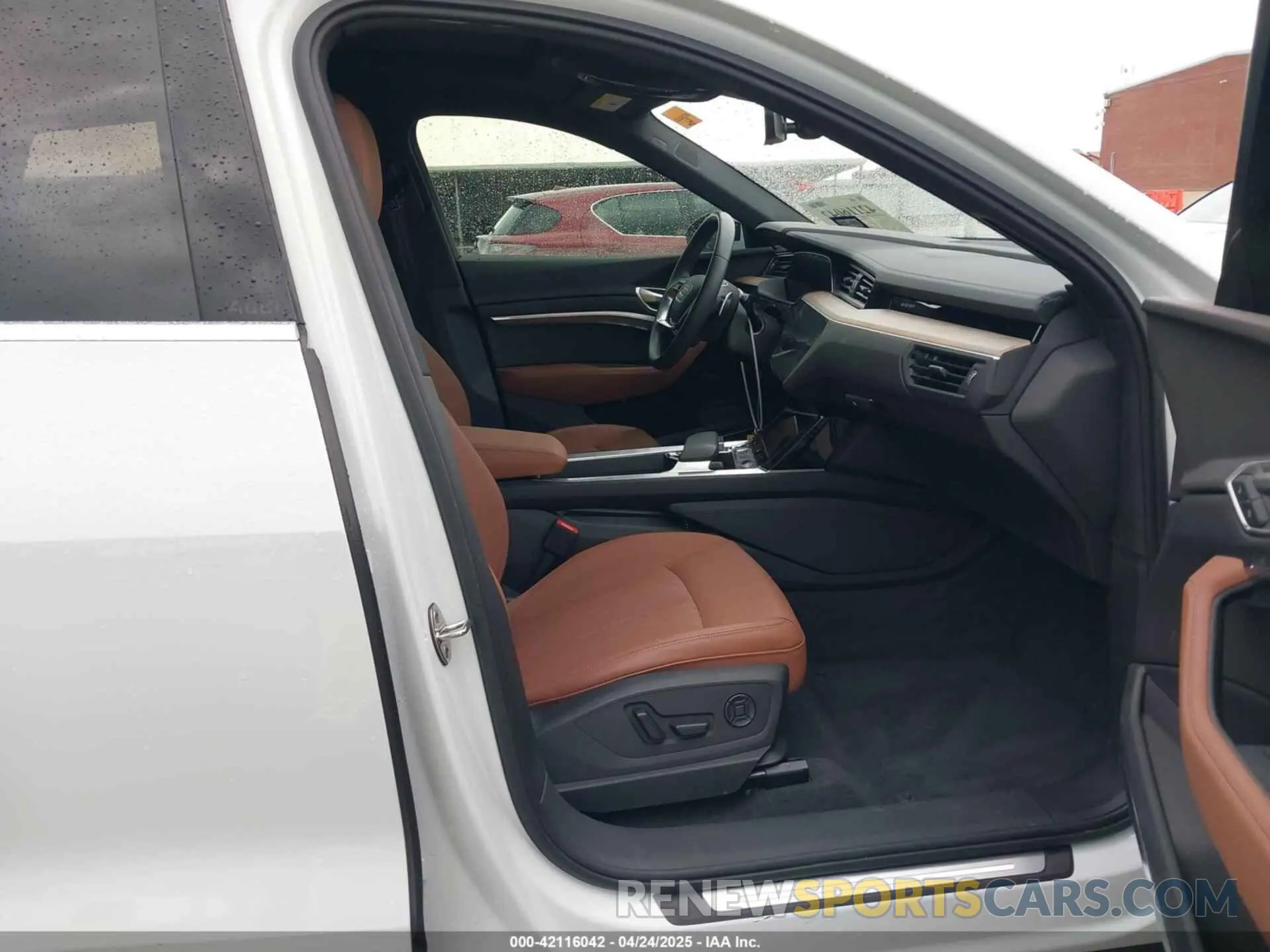 5 Photograph of a damaged car WA15AAGE0RB026474 AUDI Q8 E-TRON 2024