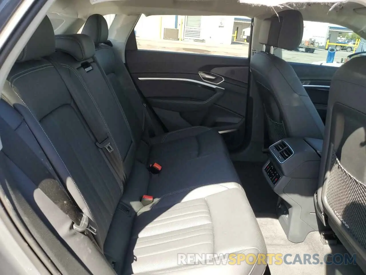 10 Photograph of a damaged car WA15AAGE0RB057434 AUDI Q8 E-TRON 2024