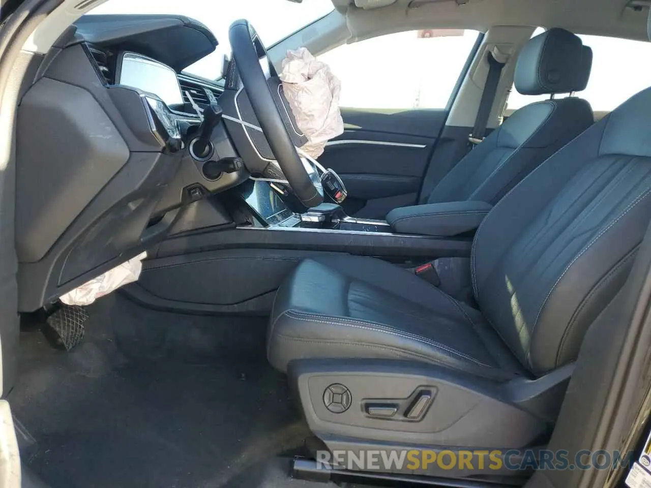 7 Photograph of a damaged car WA15AAGE1RB033711 AUDI Q8 E-TRON 2024