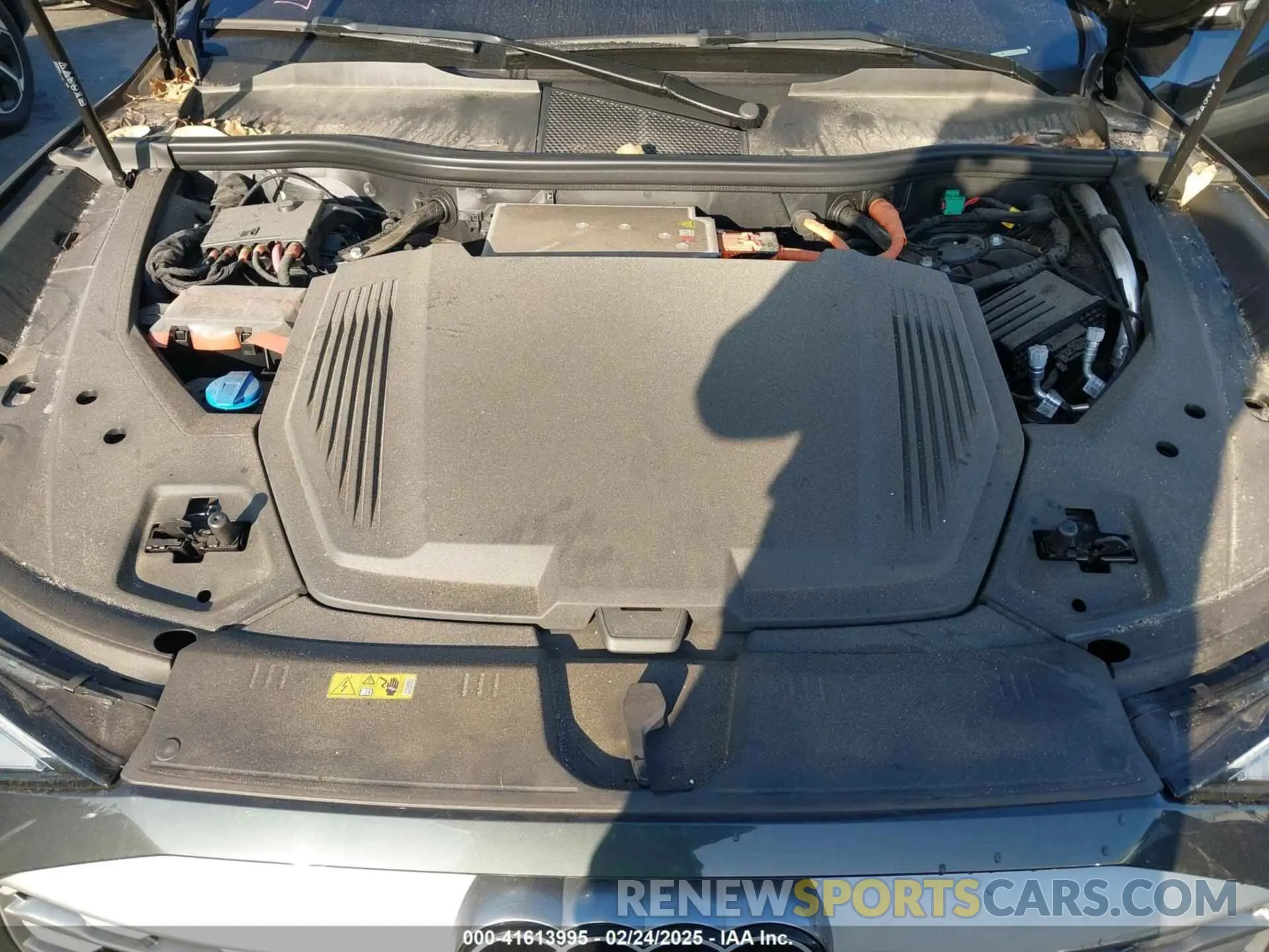 10 Photograph of a damaged car WA15AAGE2RB010955 AUDI Q8 E-TRON 2024