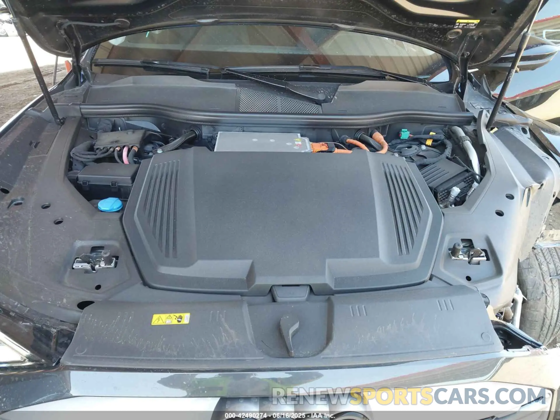 10 Photograph of a damaged car WA15AAGE2RB033698 AUDI Q8 E-TRON 2024