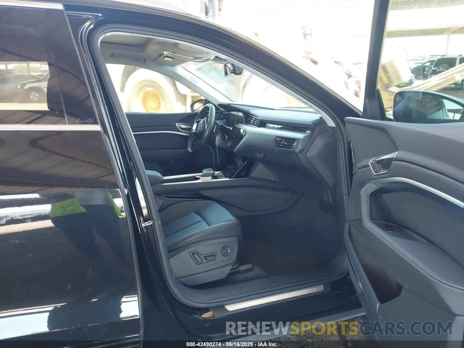 5 Photograph of a damaged car WA15AAGE2RB033698 AUDI Q8 E-TRON 2024