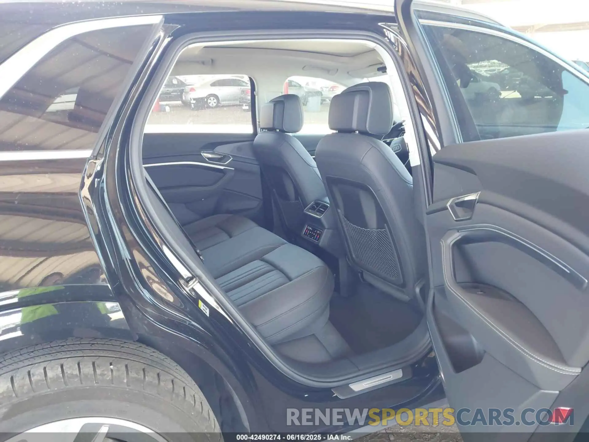 8 Photograph of a damaged car WA15AAGE2RB033698 AUDI Q8 E-TRON 2024