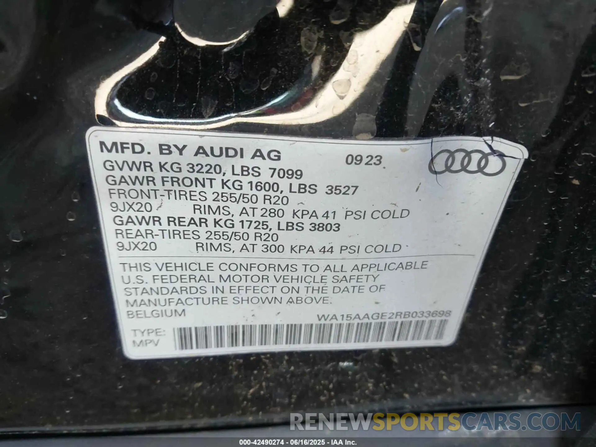 9 Photograph of a damaged car WA15AAGE2RB033698 AUDI Q8 E-TRON 2024