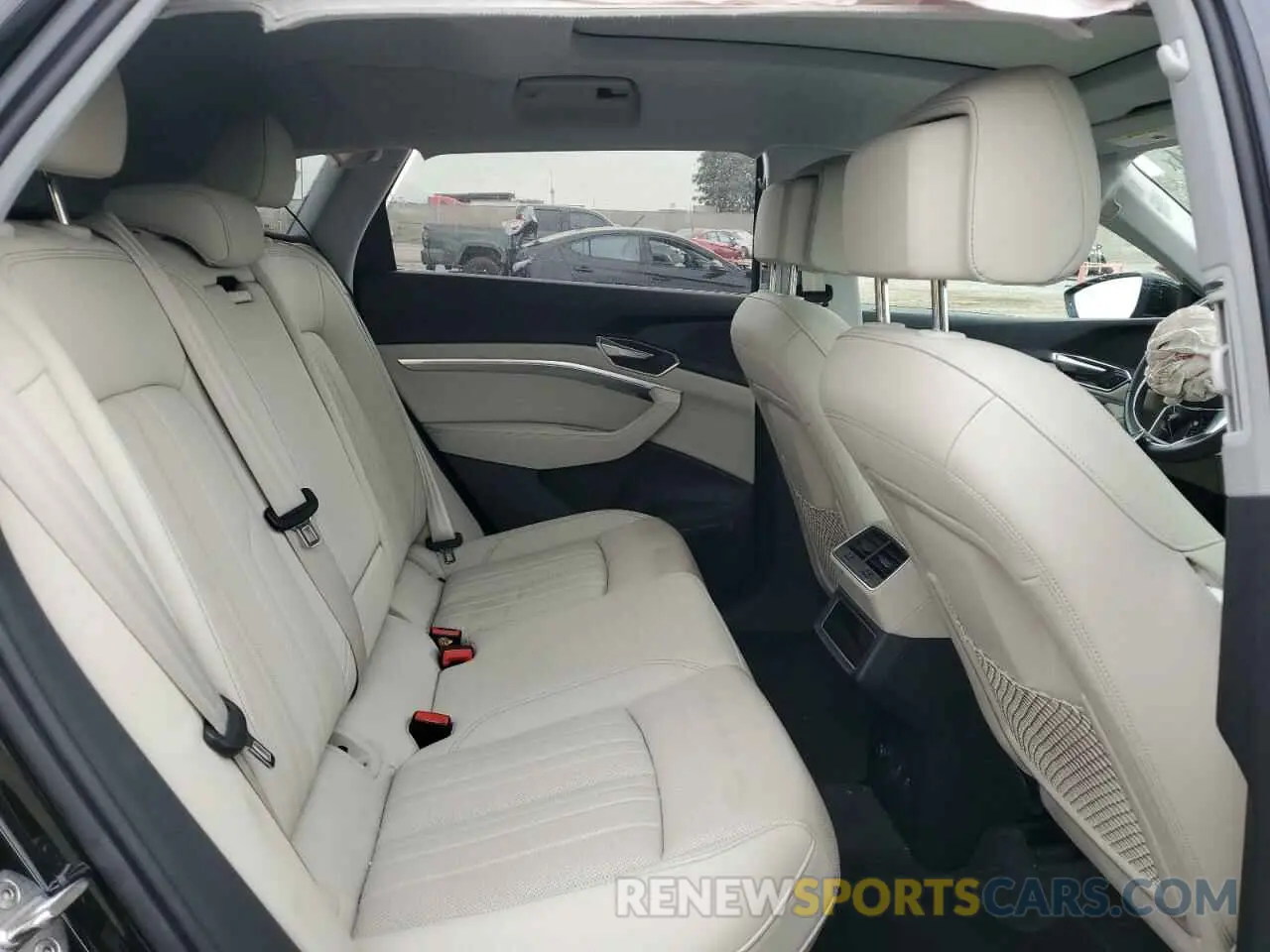 11 Photograph of a damaged car WA15AAGE3RB008258 AUDI Q8 E-TRON 2024