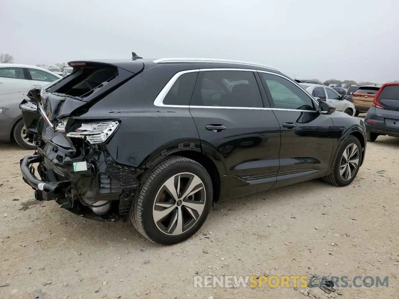 3 Фотография поврежденного автомобиля WA15AAGE4RB019575 AUDI Q8 E-TRON 2024