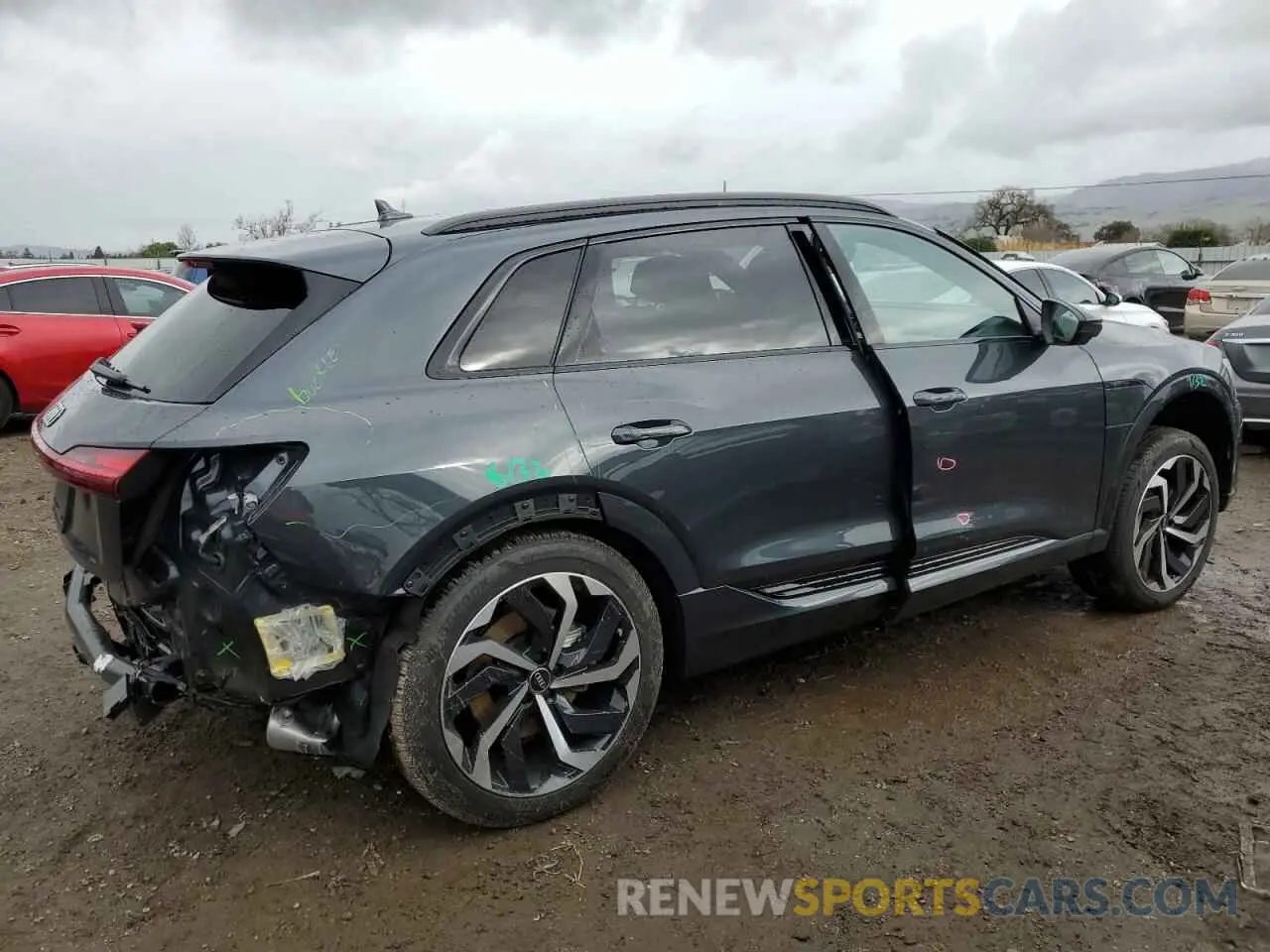 3 Фотография поврежденного автомобиля WA15AAGE5RB058370 AUDI Q8 E-TRON 2024