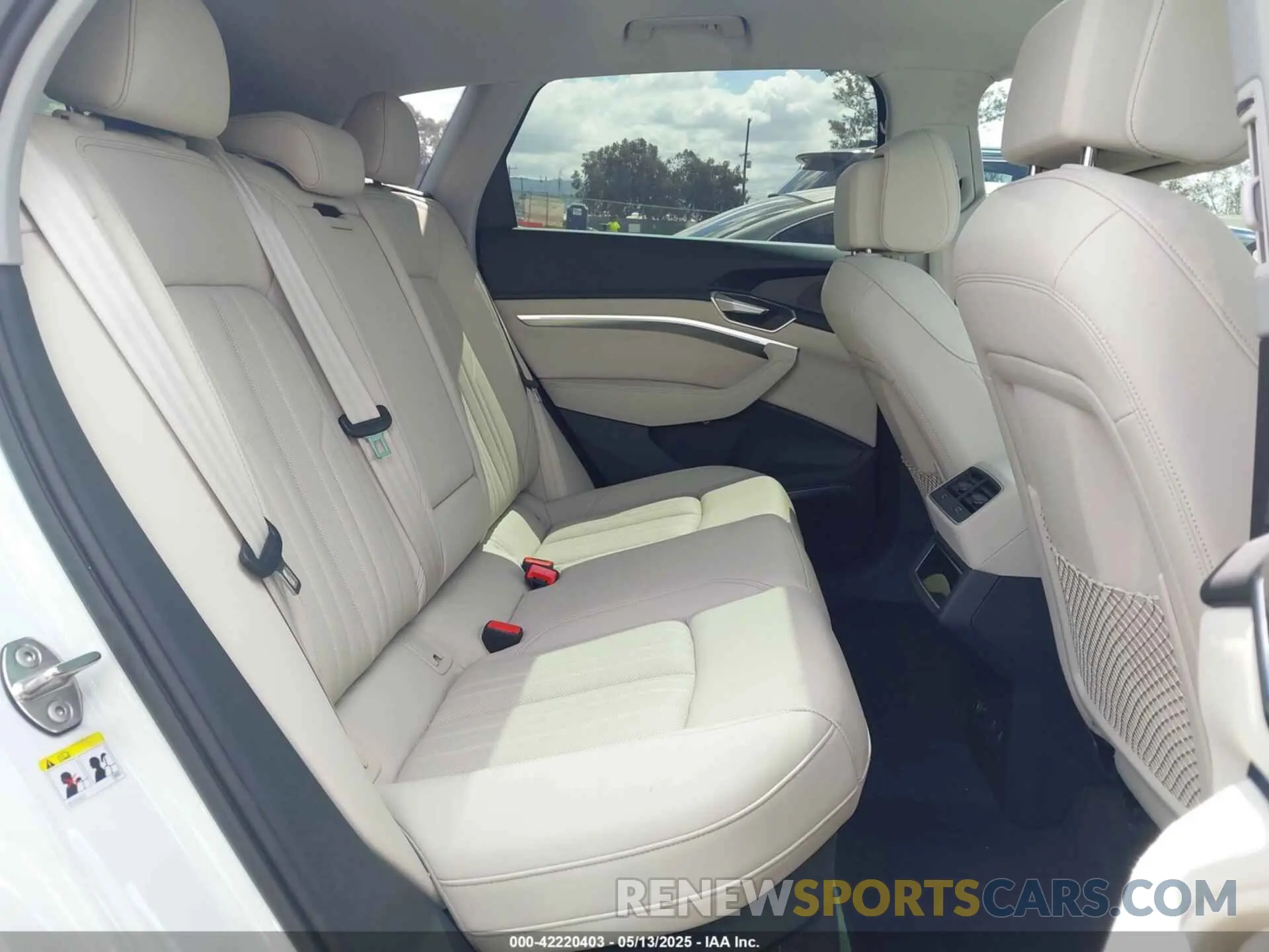 8 Photograph of a damaged car WA15AAGE8RB007266 AUDI Q8 E-TRON 2024