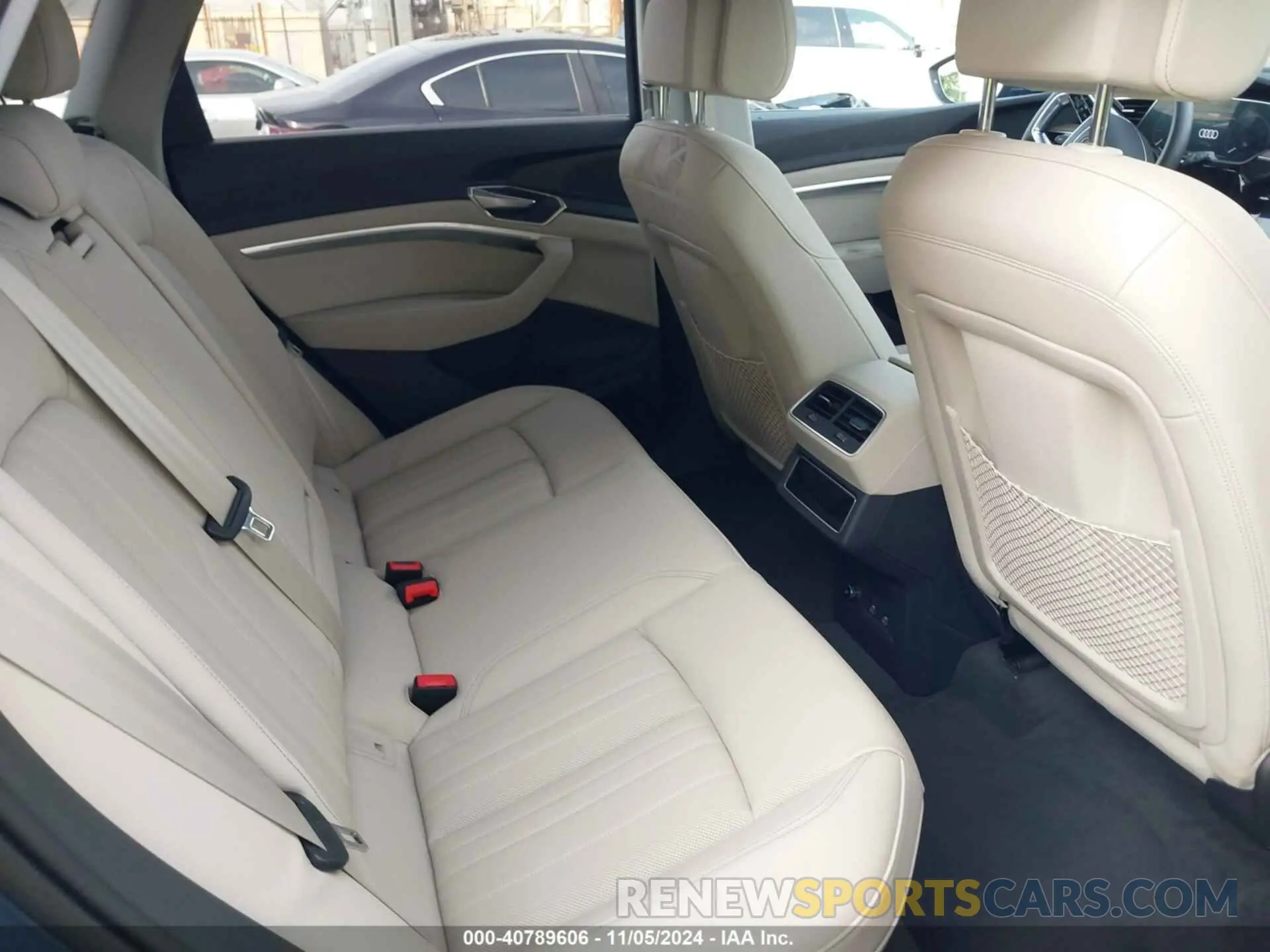 8 Photograph of a damaged car WA15AAGE8RB015531 AUDI Q8 E-TRON 2024