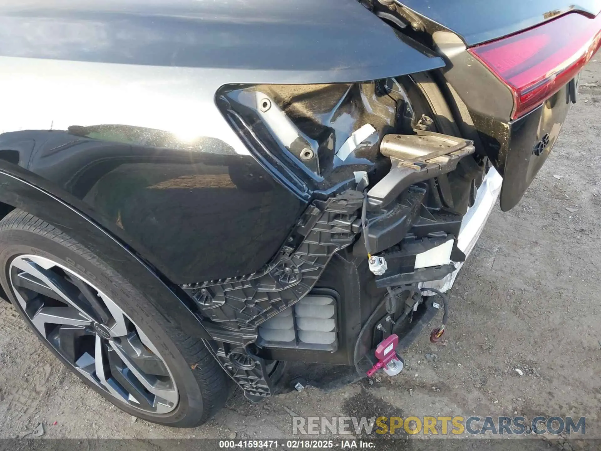 22 Фотография поврежденного автомобиля WA15AAGE8RB036637 AUDI Q8 E-TRON 2024