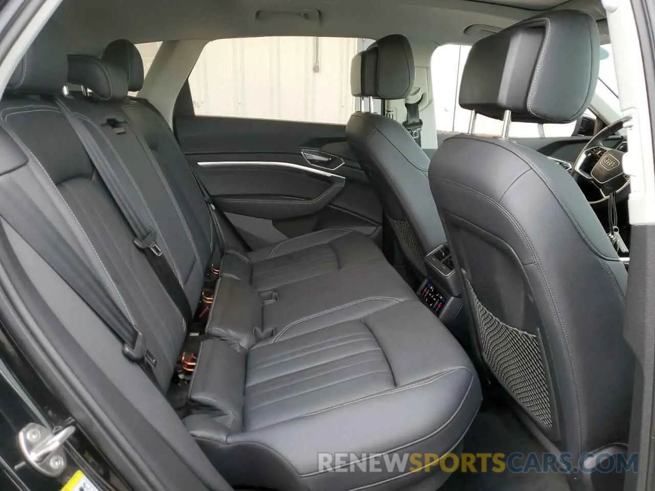 11 Photograph of a damaged car WA15AAGEXRB027535 AUDI Q8 E-TRON 2024