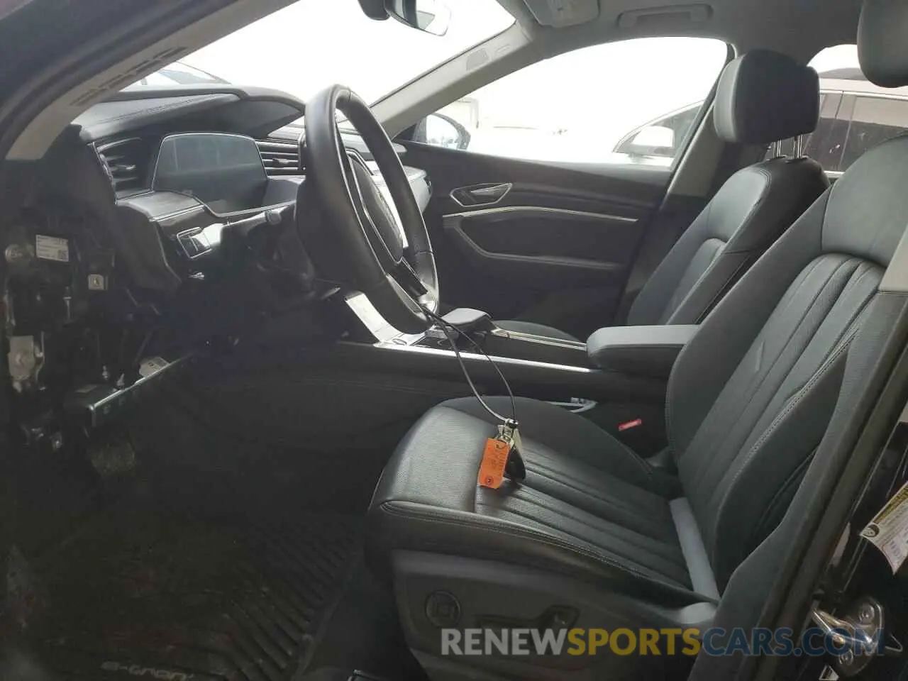 7 Photograph of a damaged car WA15AAGEXRB027535 AUDI Q8 E-TRON 2024
