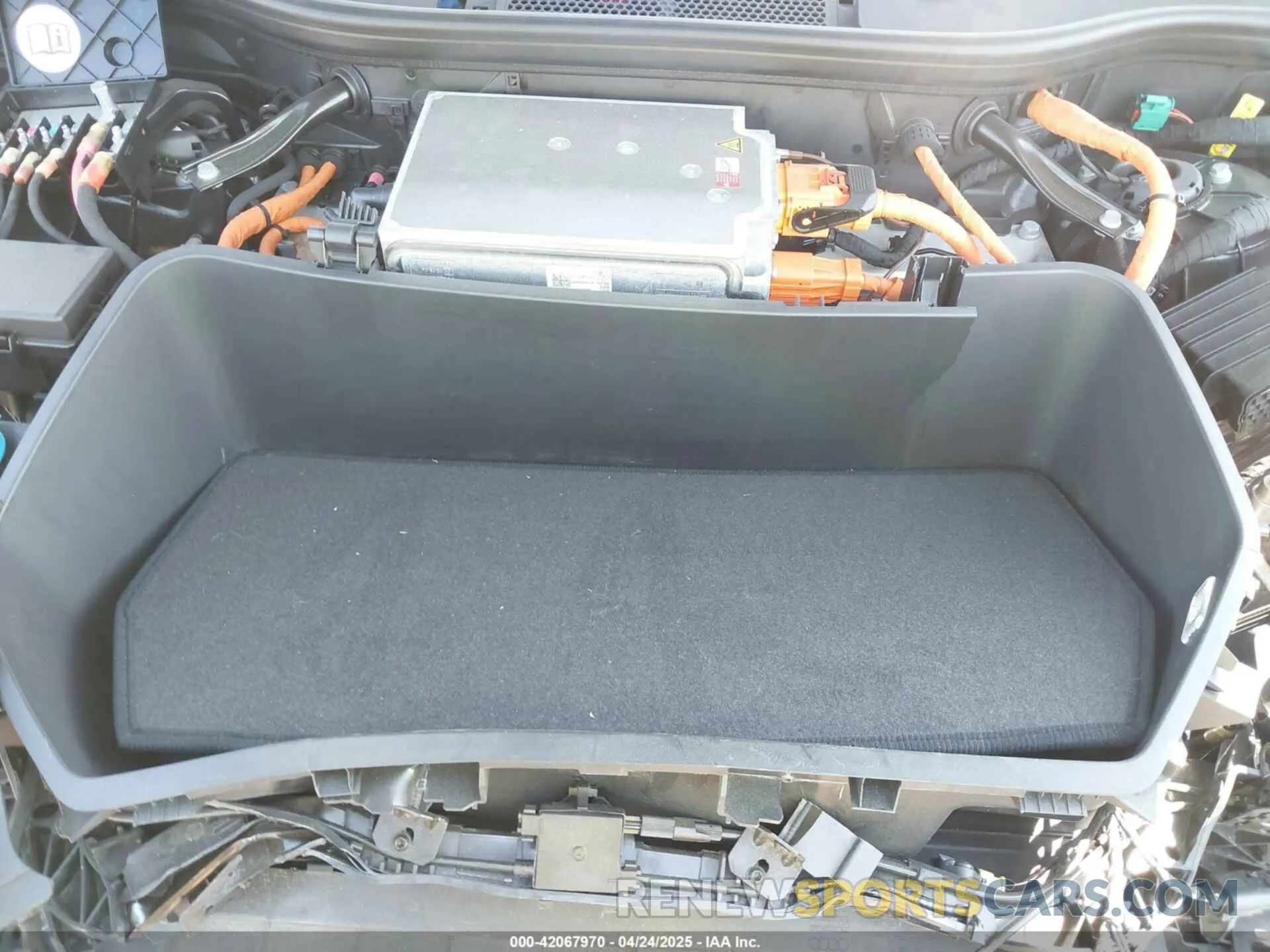 10 Photograph of a damaged car WA16ABGE6RB005963 AUDI Q8 E-TRON 2024