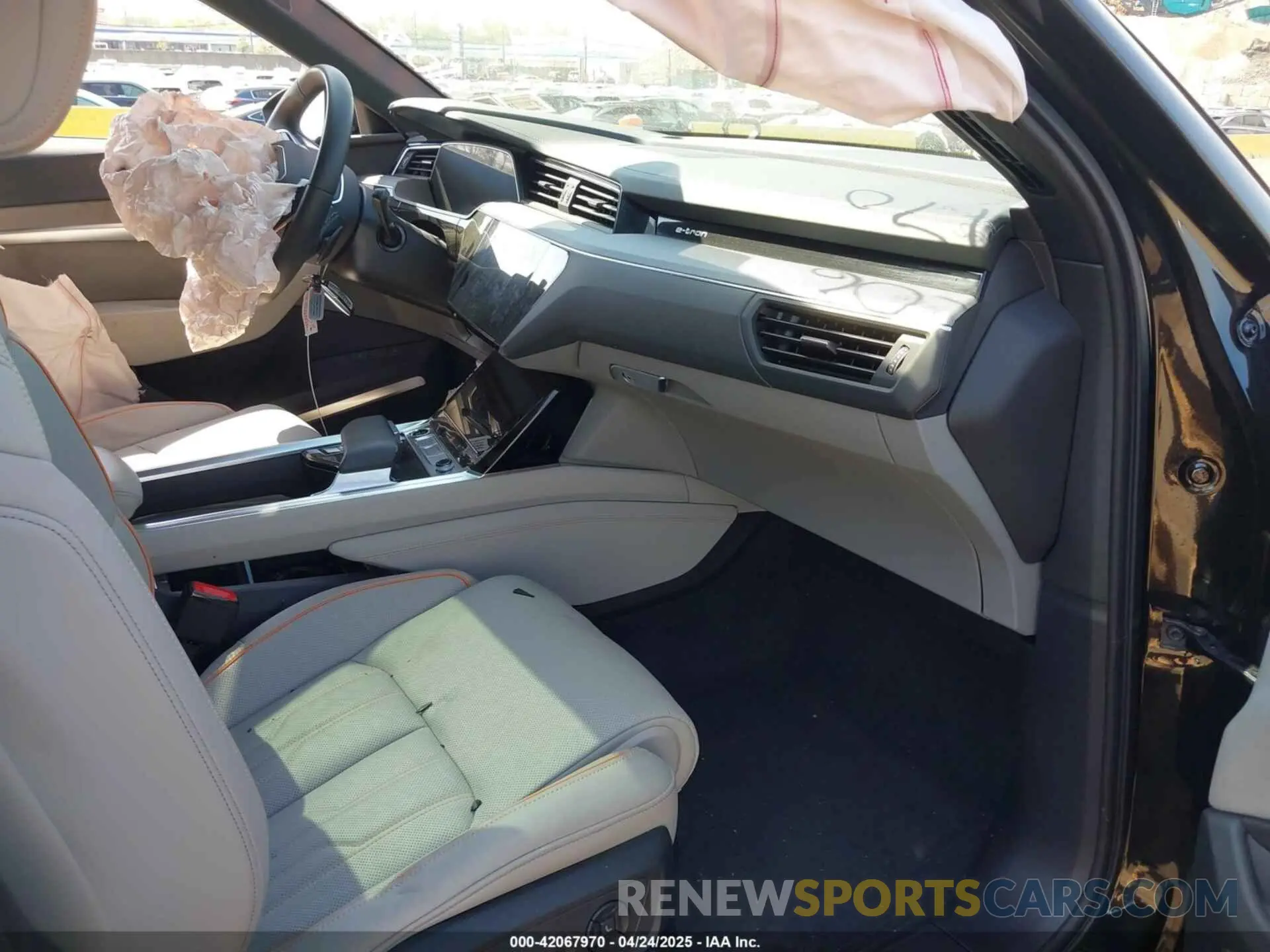 5 Photograph of a damaged car WA16ABGE6RB005963 AUDI Q8 E-TRON 2024