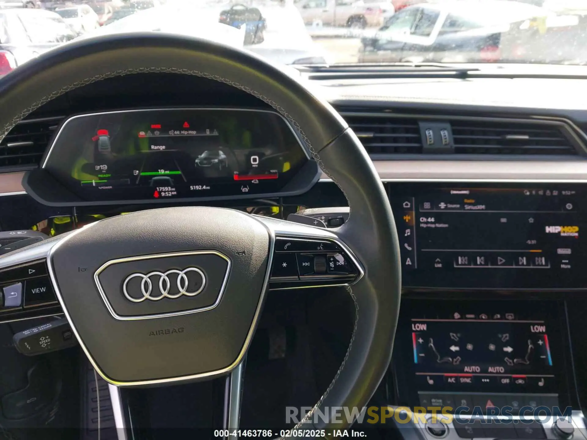 18 Фотография поврежденного автомобиля WA1BAAGE4RB036699 AUDI Q8 E-TRON 2024