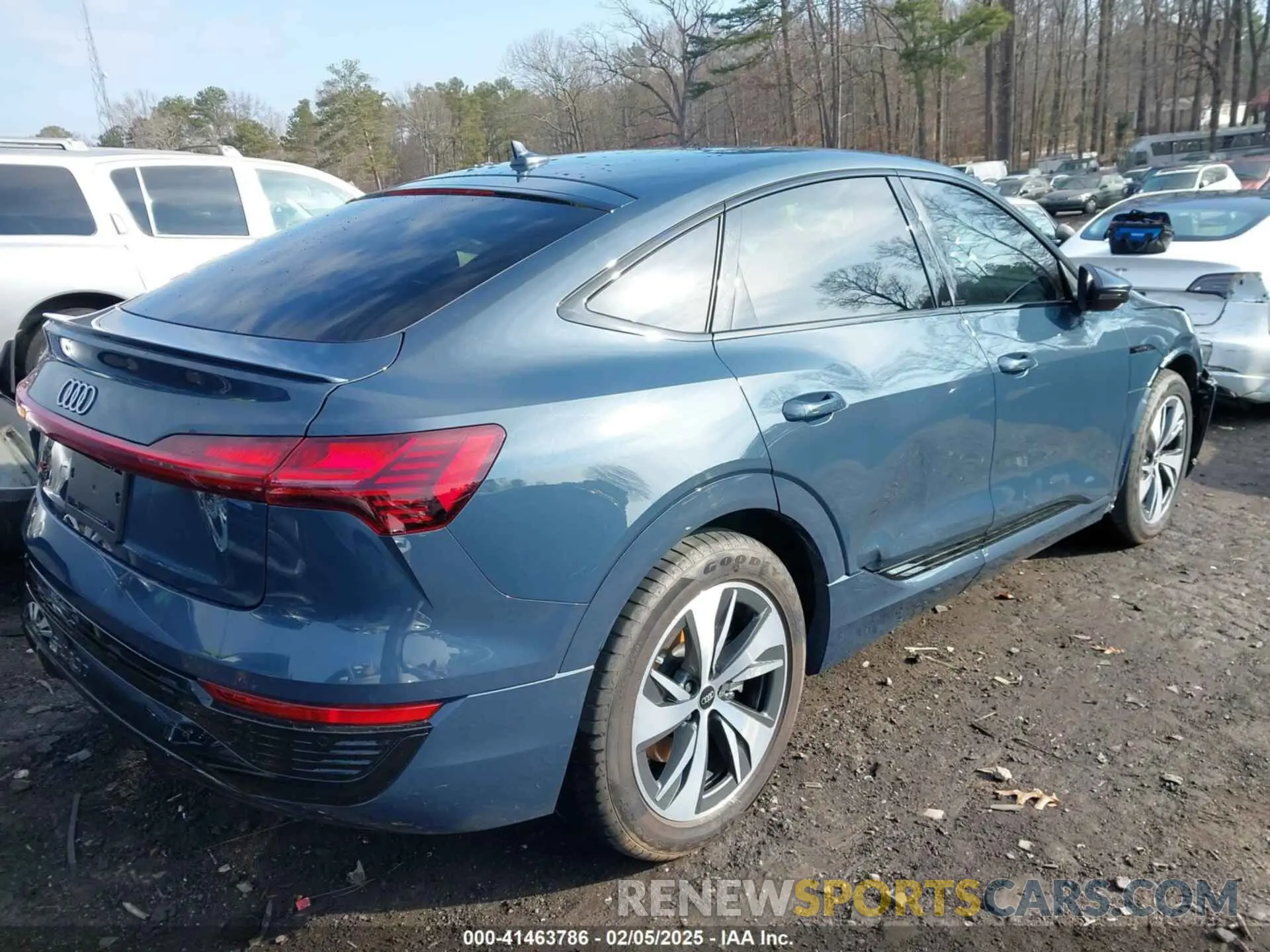 4 Фотография поврежденного автомобиля WA1BAAGE4RB036699 AUDI Q8 E-TRON 2024