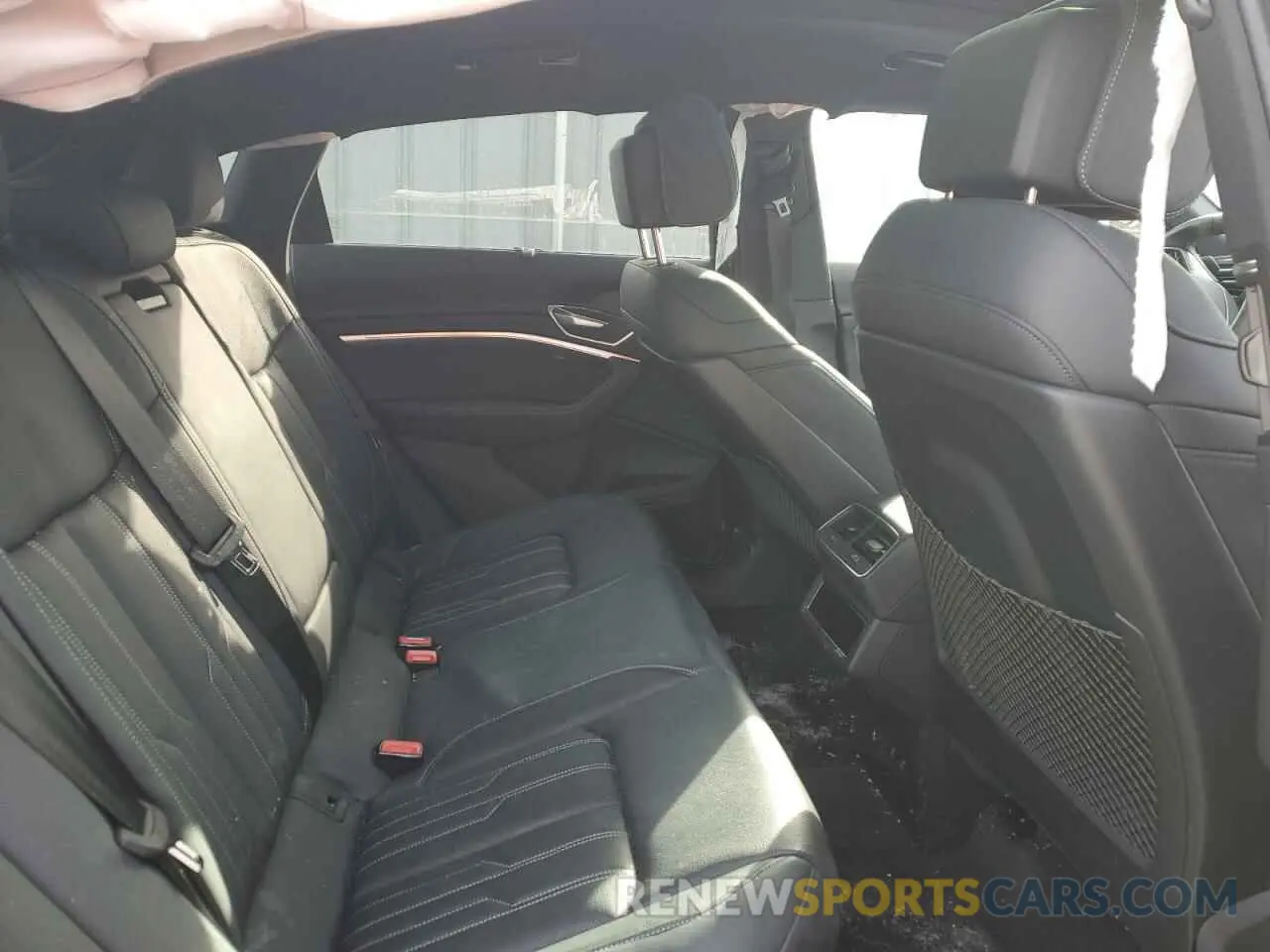 11 Фотография поврежденного автомобиля WA1BABGE2RB043043 AUDI Q8 E-TRON 2024