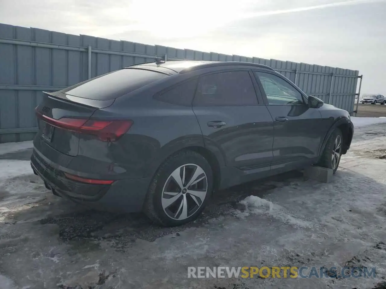 3 Фотография поврежденного автомобиля WA1BABGE2RB043043 AUDI Q8 E-TRON 2024