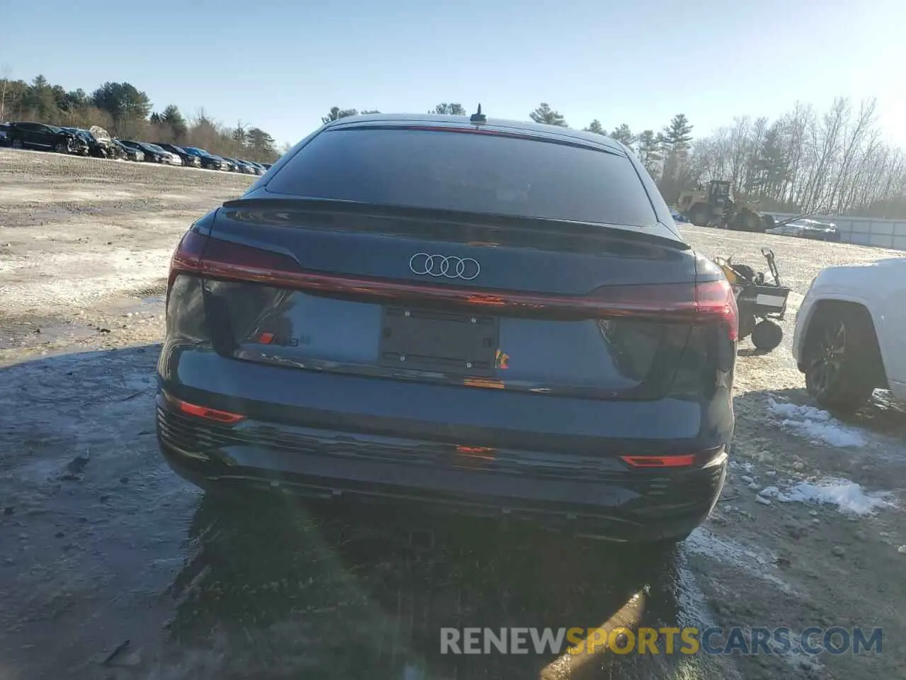 6 Фотография поврежденного автомобиля WA1CAAGE6RB060619 AUDI Q8 E-TRON 2024
