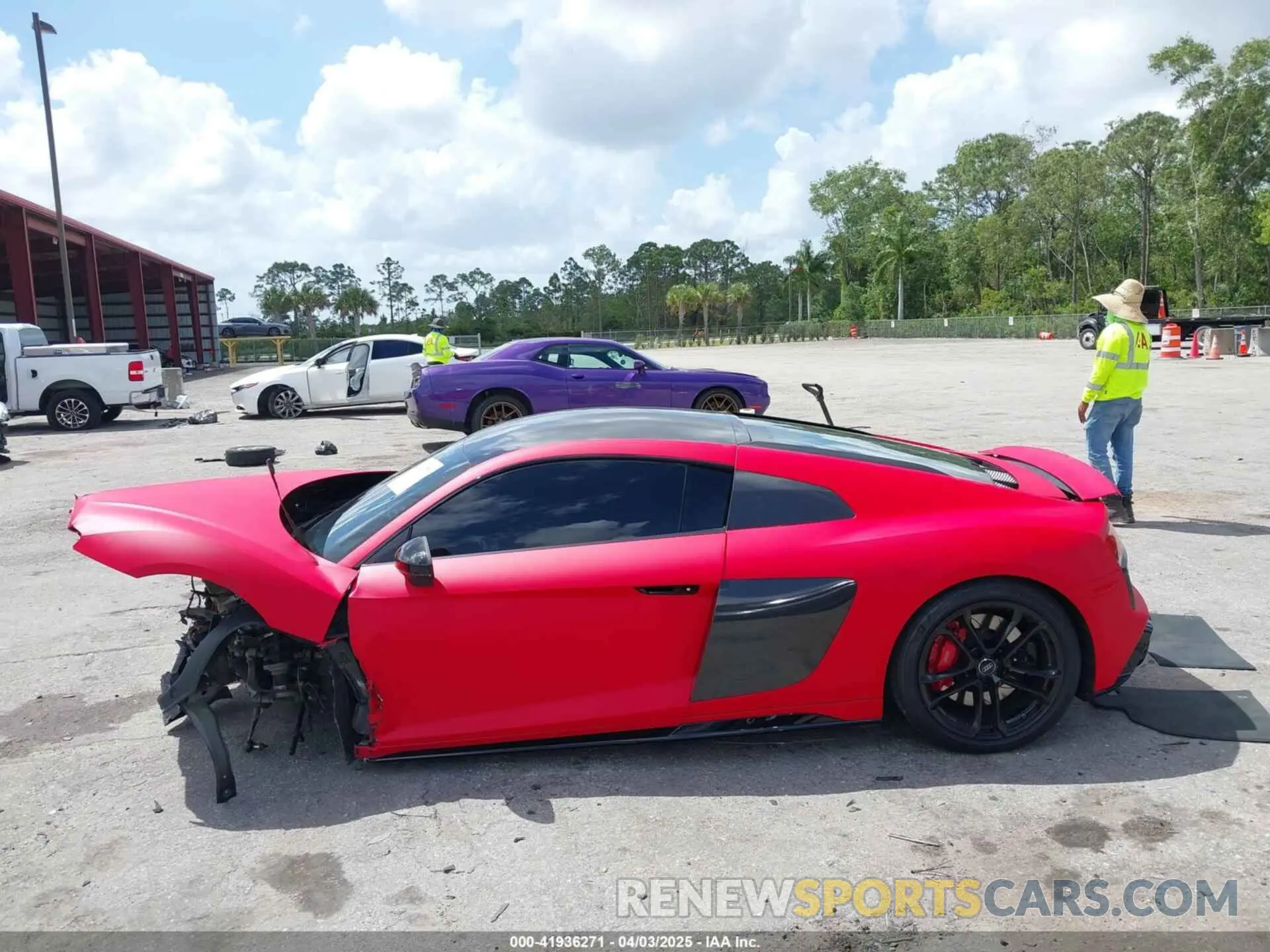 13 Фотография поврежденного автомобиля WUAEEAFX1L7900938 AUDI R8 2020