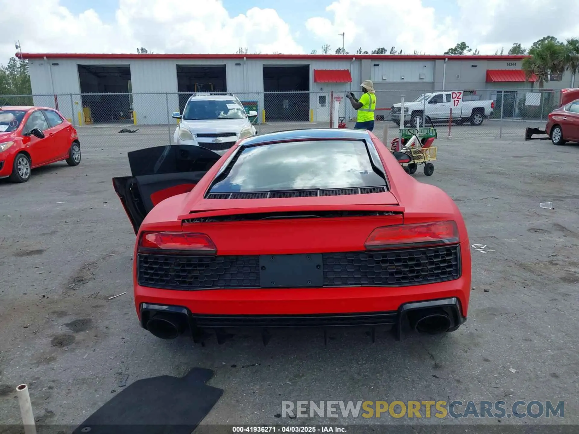 15 Фотография поврежденного автомобиля WUAEEAFX1L7900938 AUDI R8 2020