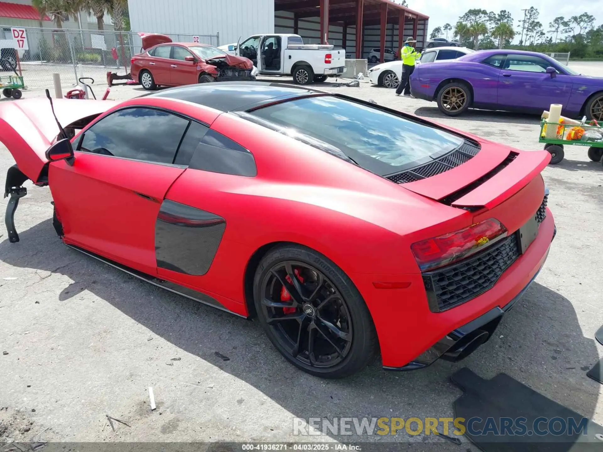 3 Фотография поврежденного автомобиля WUAEEAFX1L7900938 AUDI R8 2020