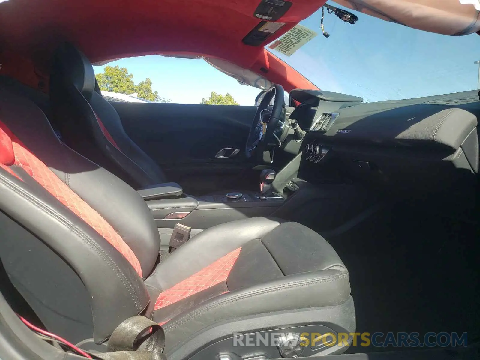 5 Photograph of a damaged car WUAEEAFX2L7900088 AUDI R8 2020