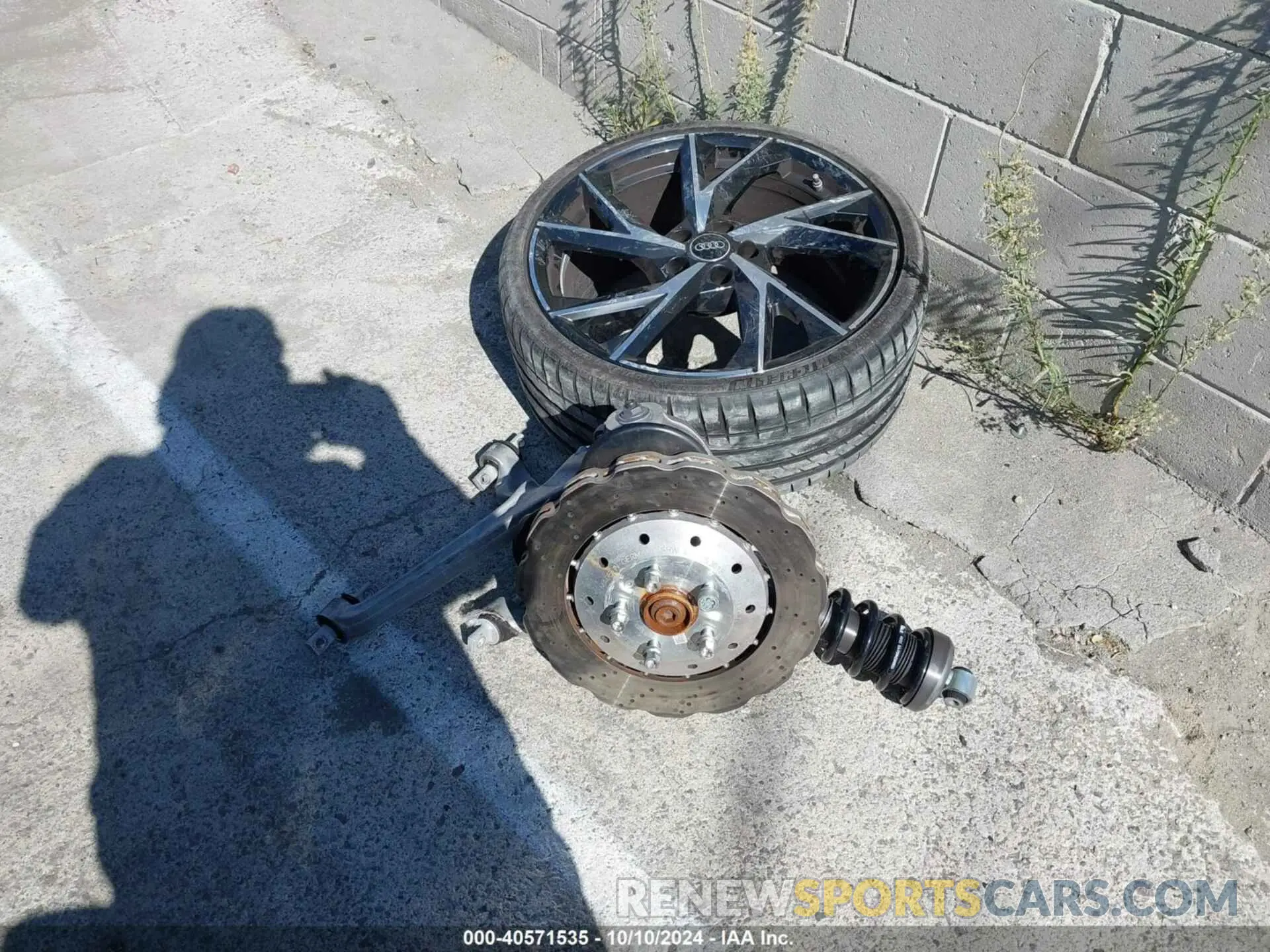 12 Фотография поврежденного автомобиля WUACEAFX3P7902574 AUDI R8 2023