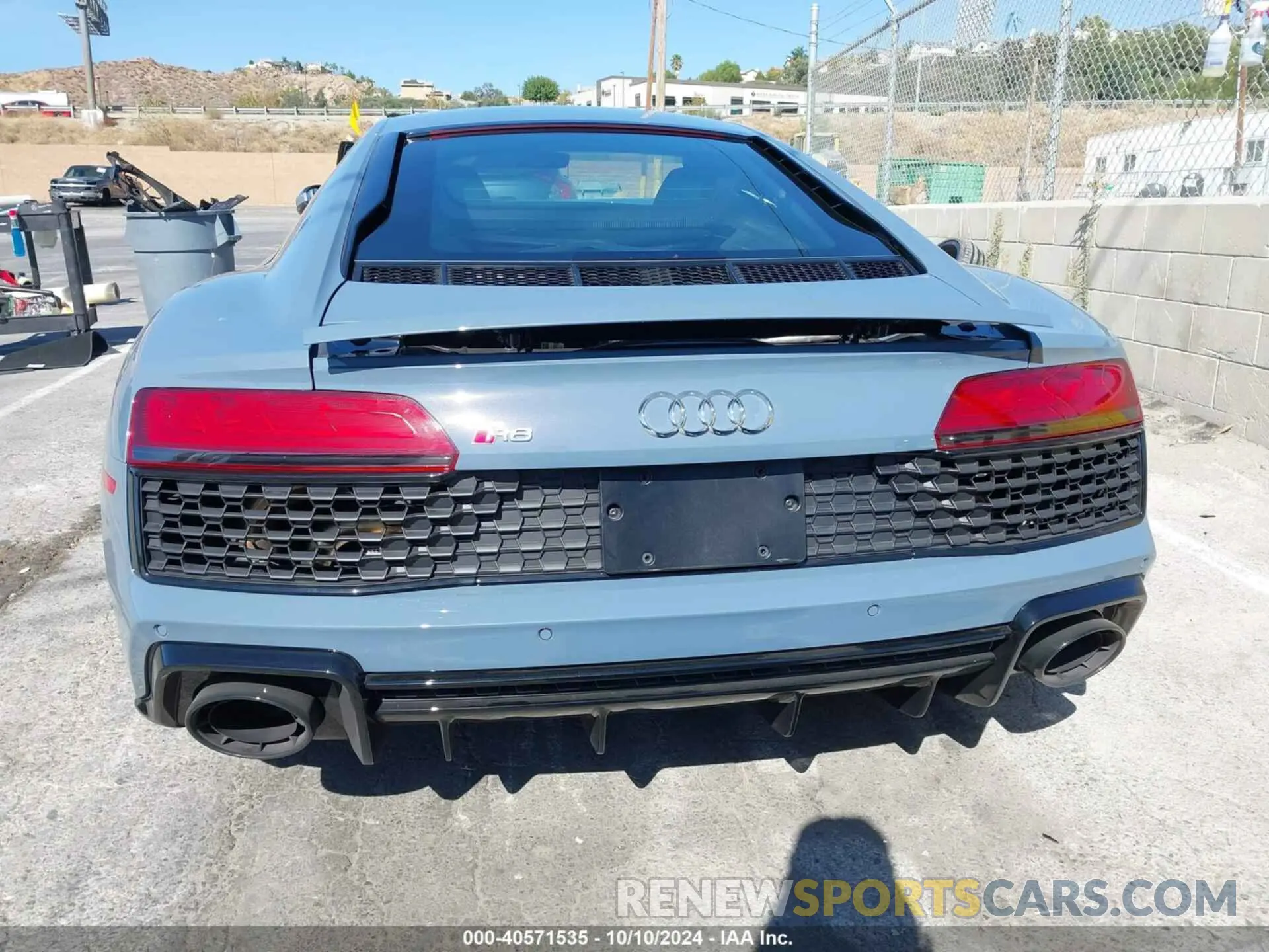 17 Фотография поврежденного автомобиля WUACEAFX3P7902574 AUDI R8 2023