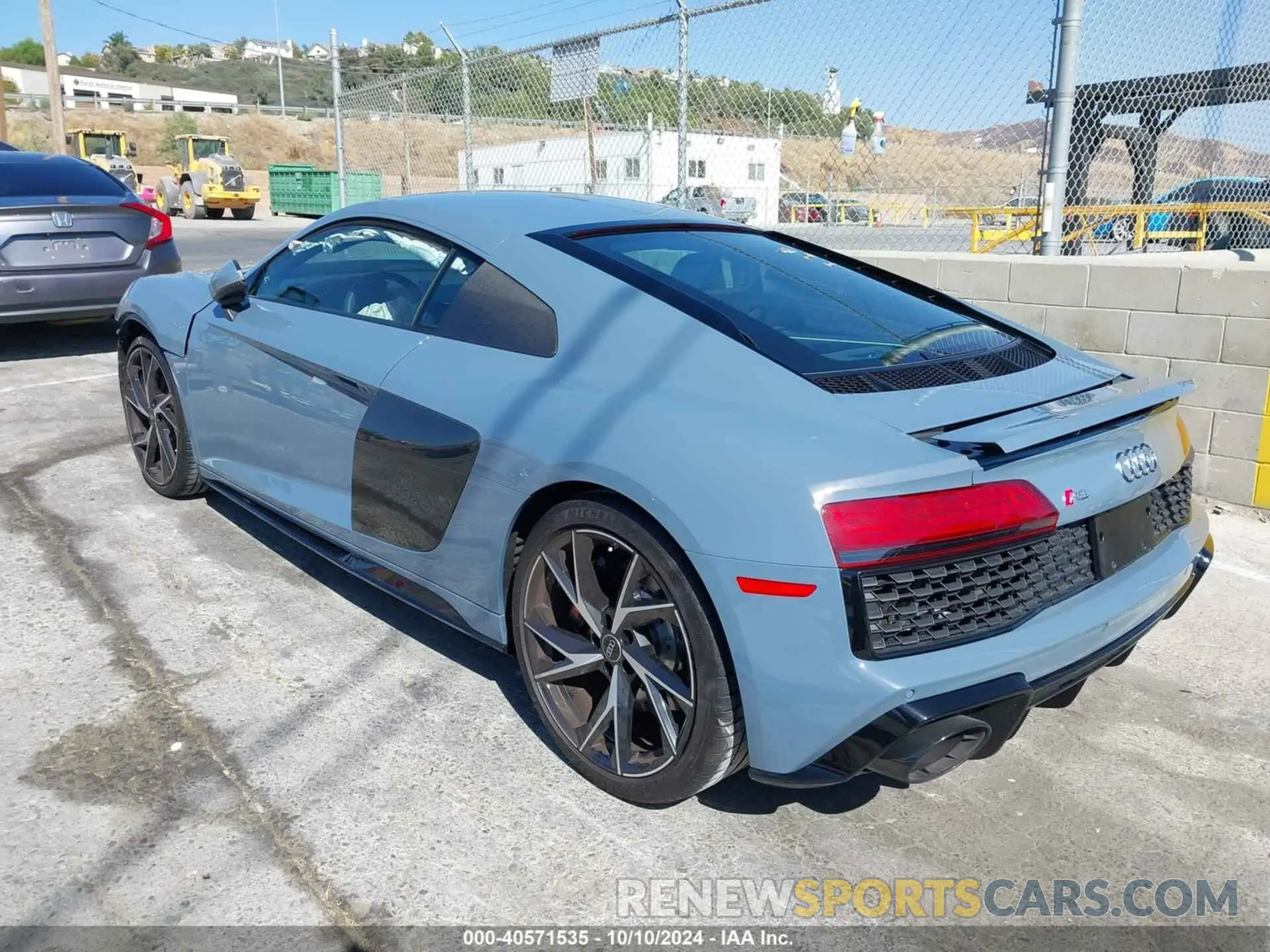 3 Фотография поврежденного автомобиля WUACEAFX3P7902574 AUDI R8 2023