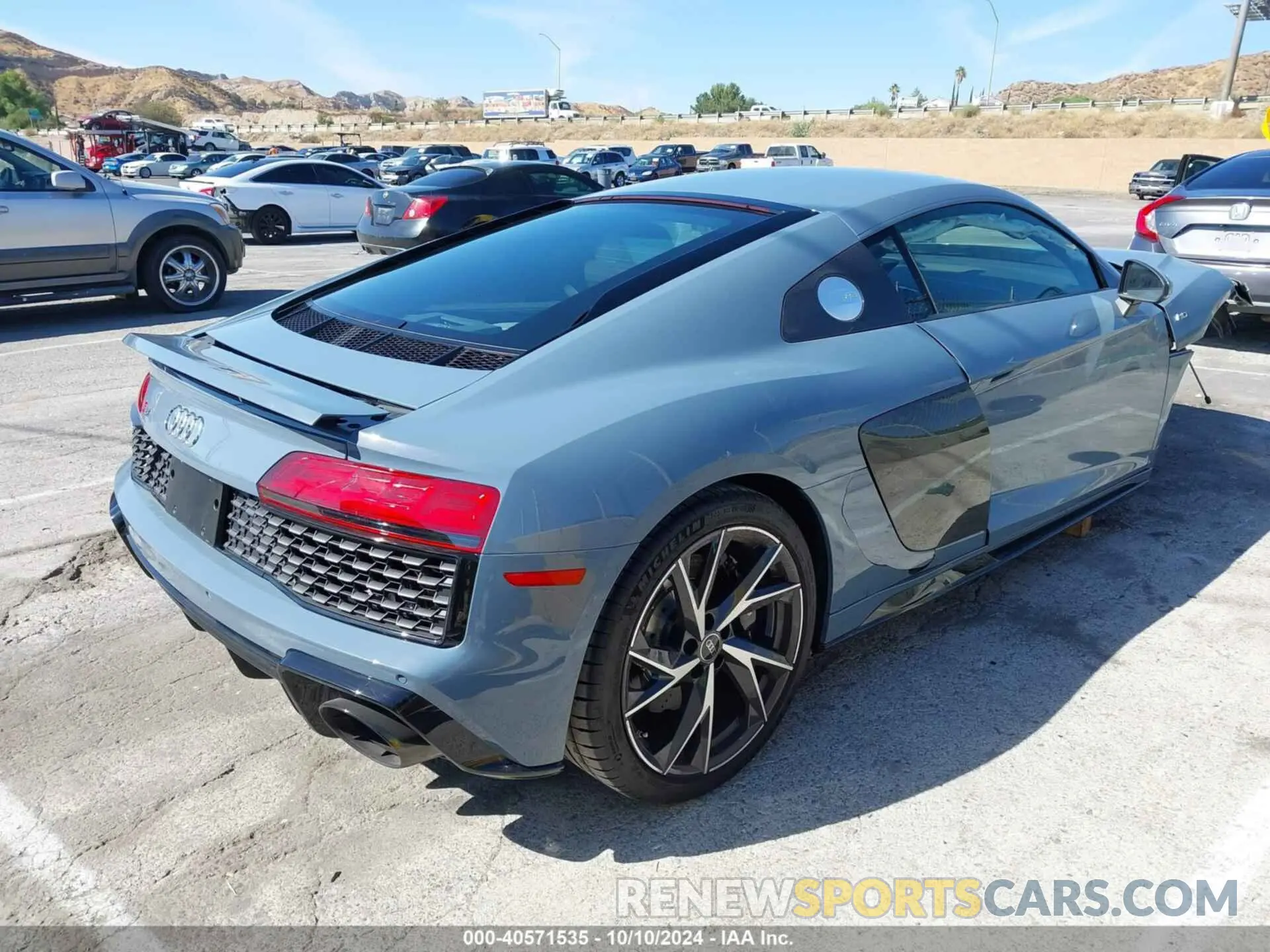 4 Фотография поврежденного автомобиля WUACEAFX3P7902574 AUDI R8 2023