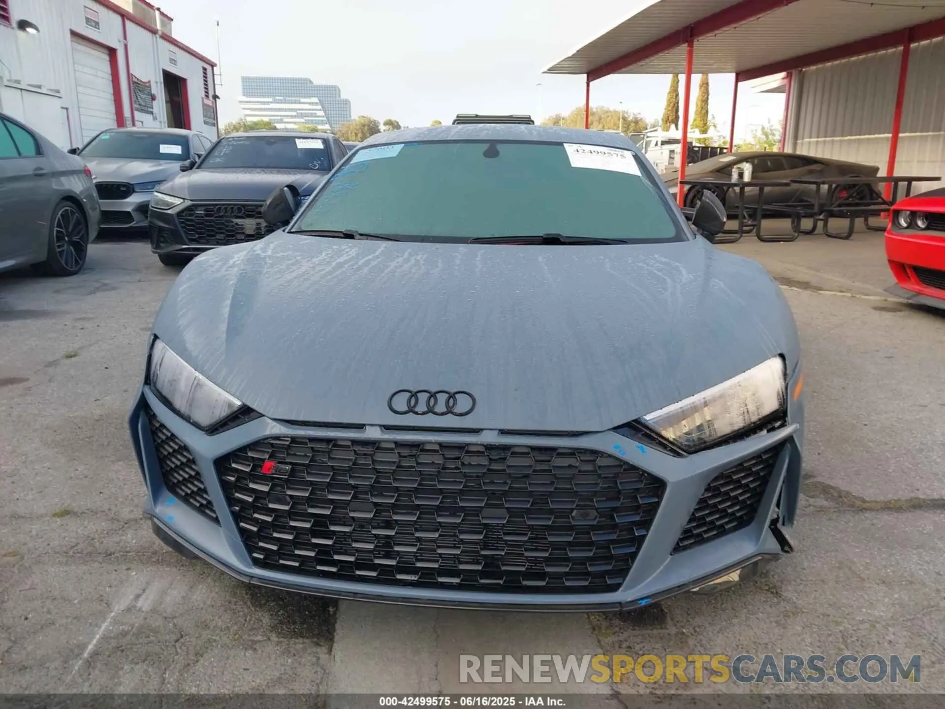 12 Фотография поврежденного автомобиля WUAKBAFX4P7902281 AUDI R8 2023