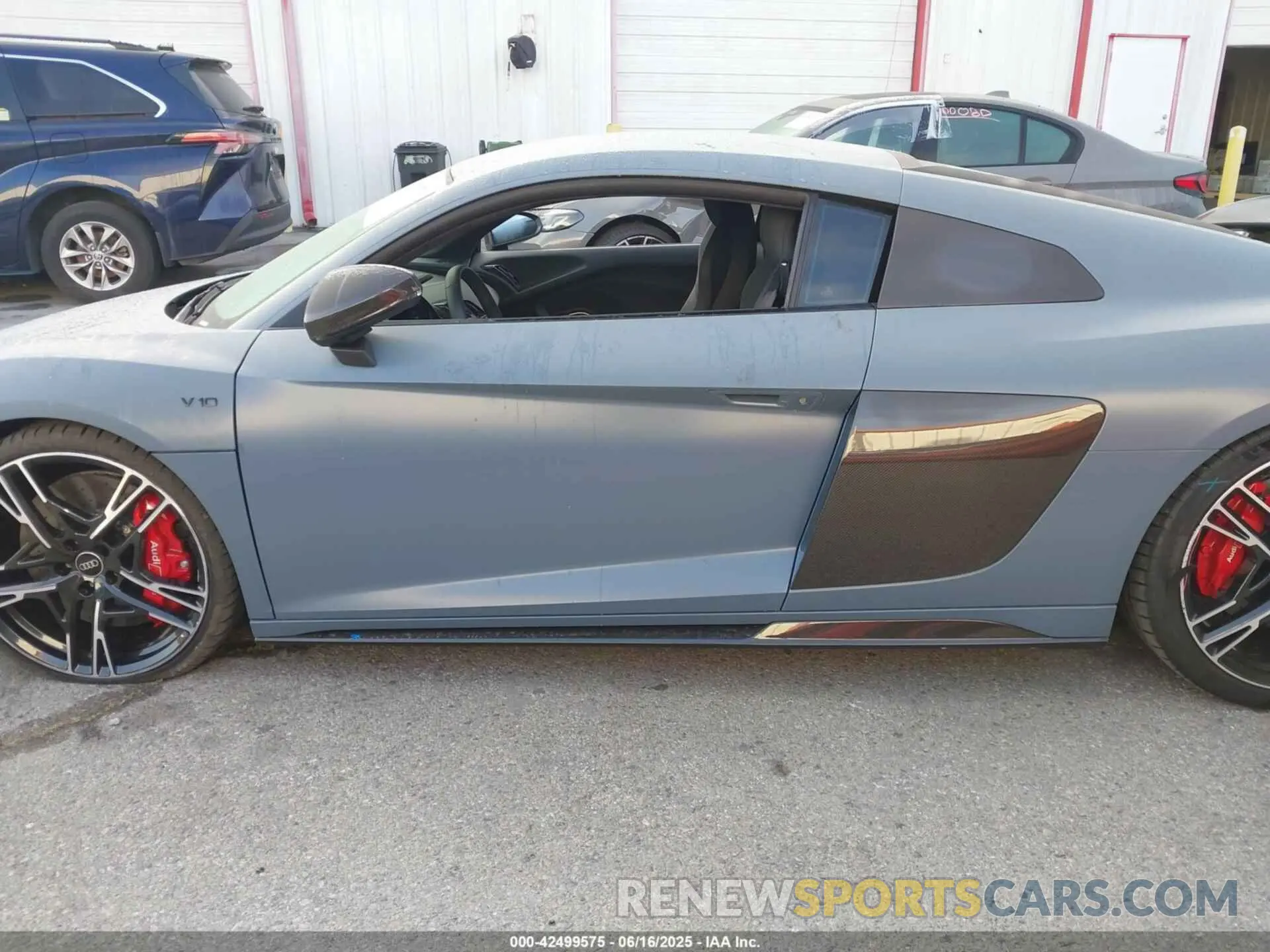 14 Фотография поврежденного автомобиля WUAKBAFX4P7902281 AUDI R8 2023