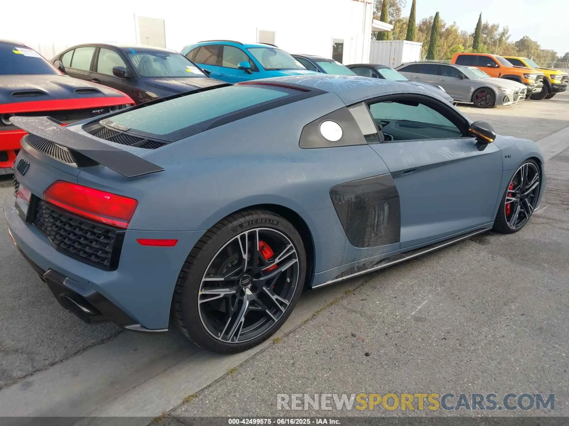 4 Фотография поврежденного автомобиля WUAKBAFX4P7902281 AUDI R8 2023