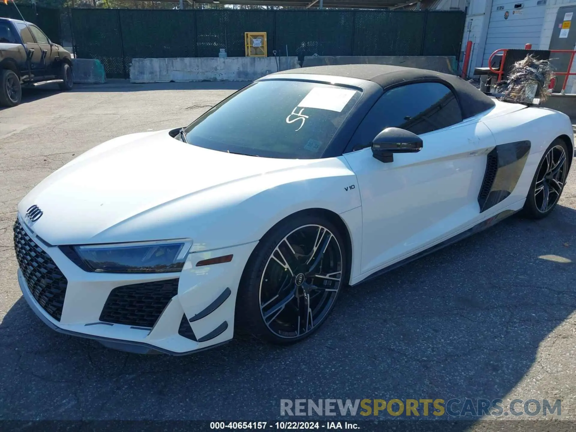 2 Photograph of a damaged car WUA4BCFX5M7901091 AUDI R8 SPYDER 2021
