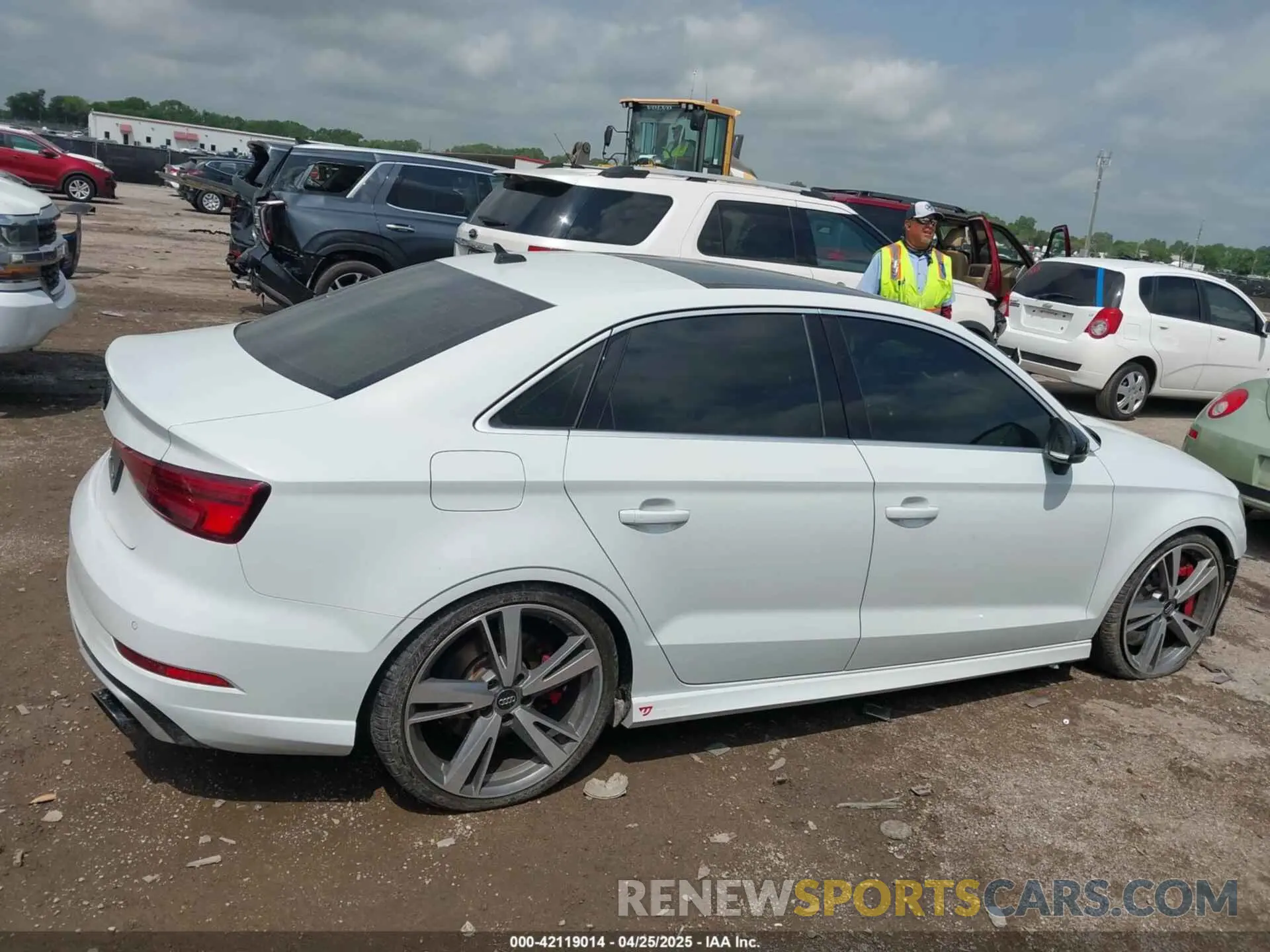 13 Photograph of a damaged car WUABWGFF3KA907627 AUDI RS 3 2019