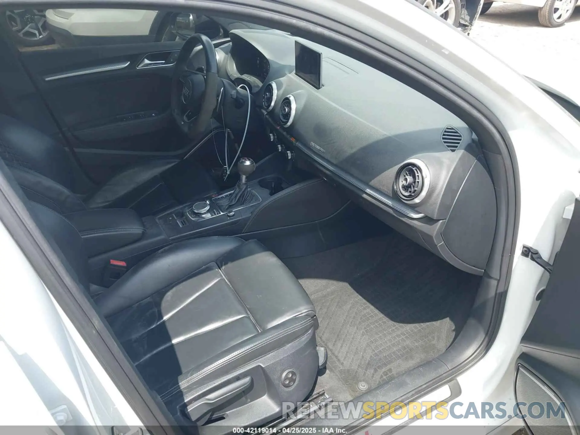 5 Photograph of a damaged car WUABWGFF3KA907627 AUDI RS 3 2019