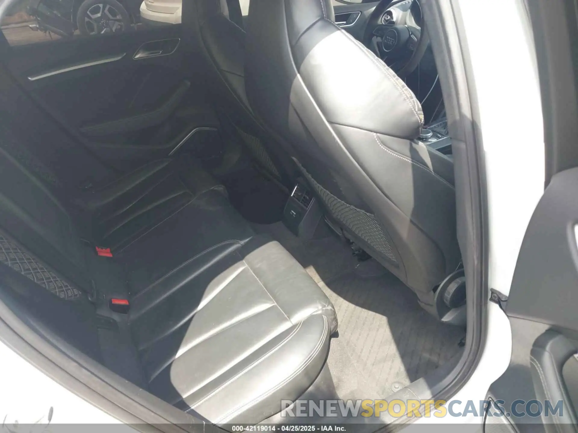8 Photograph of a damaged car WUABWGFF3KA907627 AUDI RS 3 2019