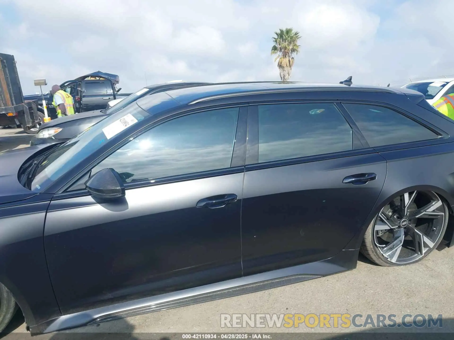 14 Photograph of a damaged car WUA1CBF26MN906407 AUDI RS 6 AVANT 2021
